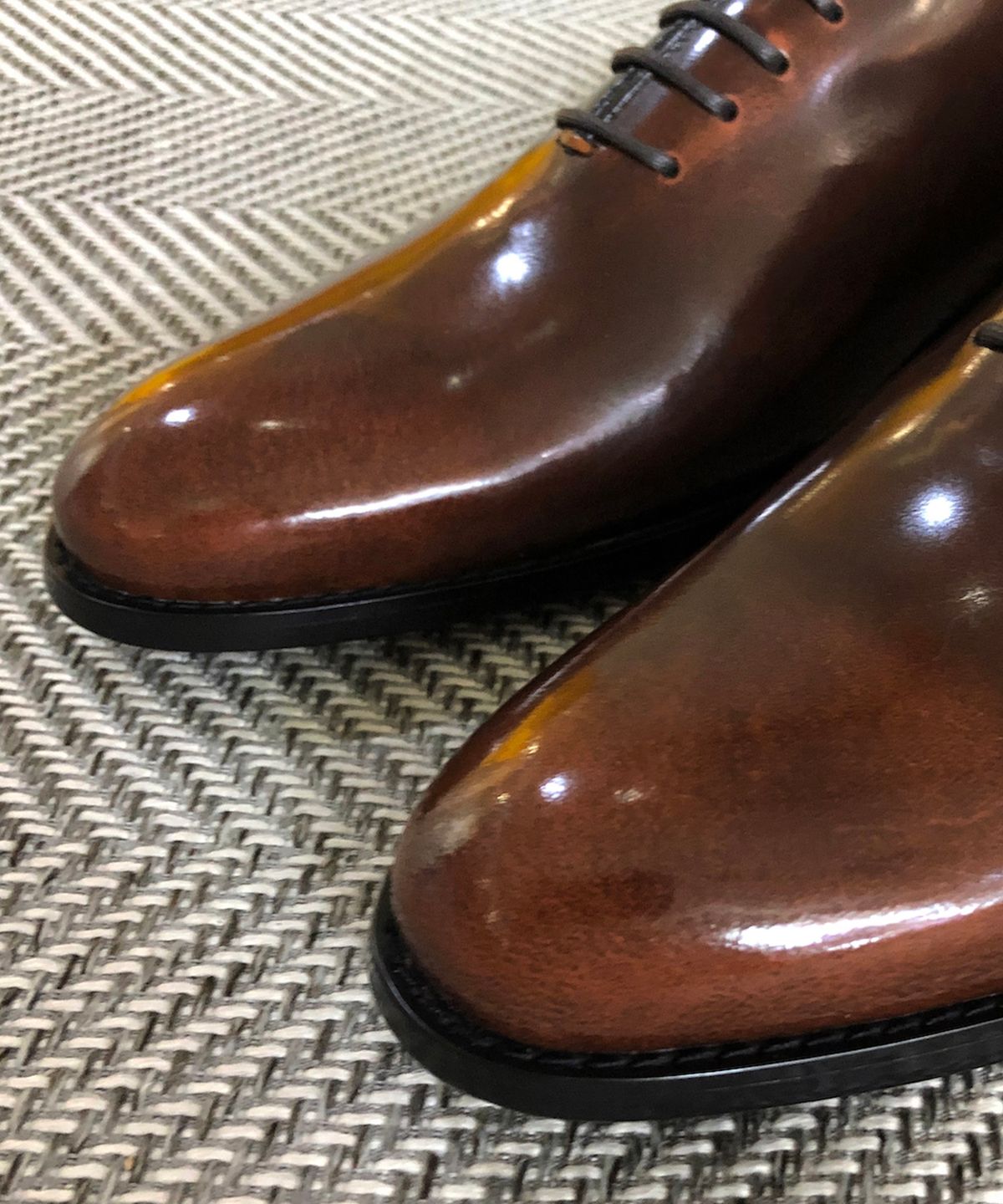 조앤슈(JOENSHOE) 해리스 홀컷 라운드 옥스퍼드 브라운아도방
