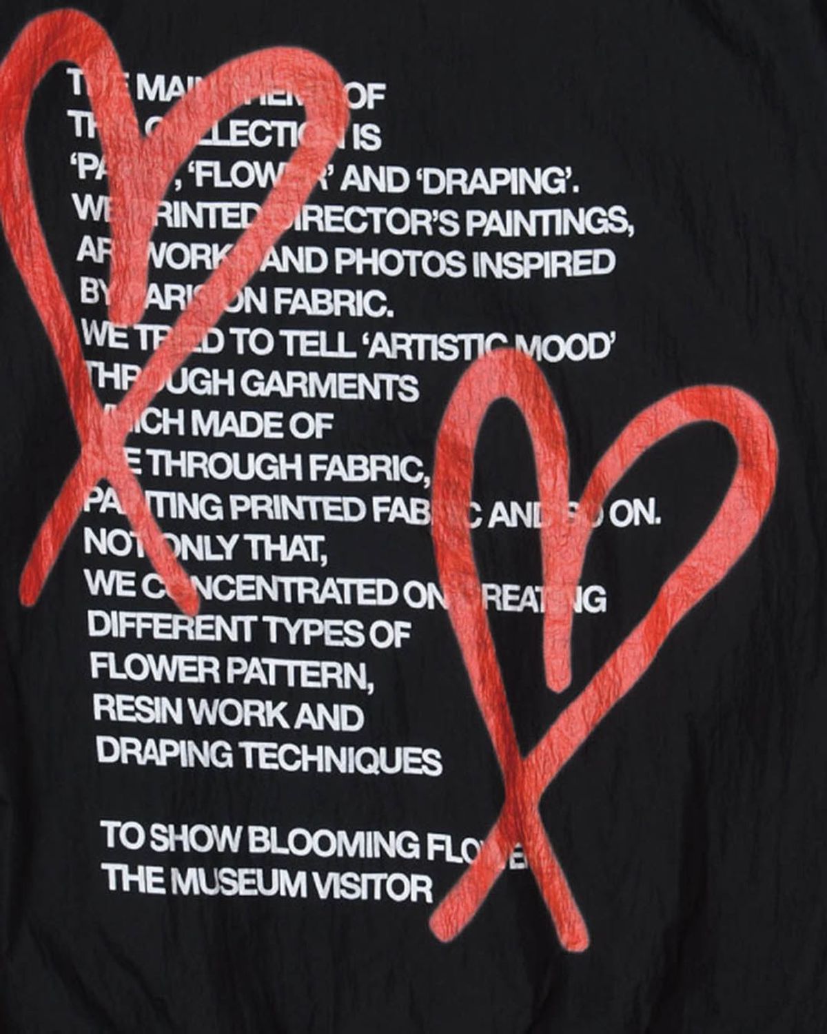 더뮤지엄비지터(THEMUSEUMVISITOR) HEART PRINTED WINDBREAKER (BLACK)