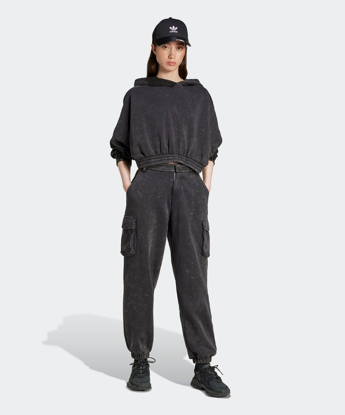 아디다스(ADIDAS) 워시드 카고 팬츠  - 블랙 / IW5563