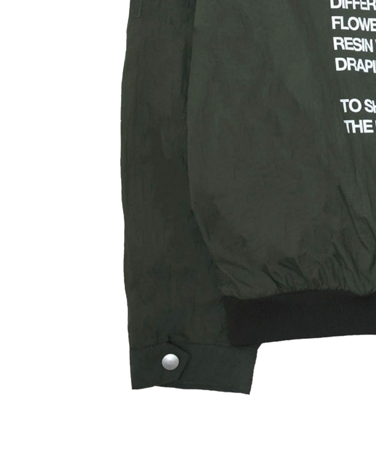 더뮤지엄비지터(THEMUSEUMVISITOR) HEART PRINTED WINDBREAKER (KHAKI)
