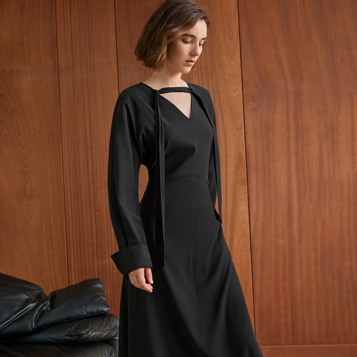 와이와이아이엠(YYIAM) YY_Elegant V-neck tie dress