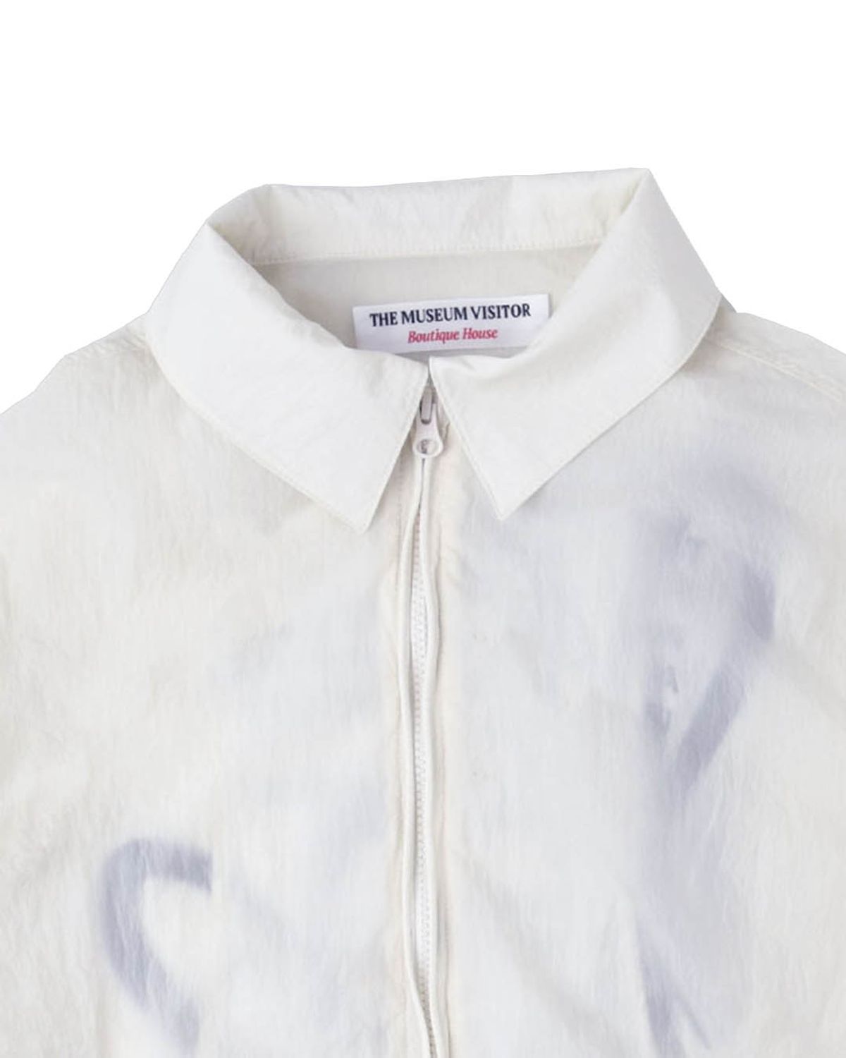 더뮤지엄비지터(THEMUSEUMVISITOR) HEART PRINTED WINDBREAKER (IVORY)