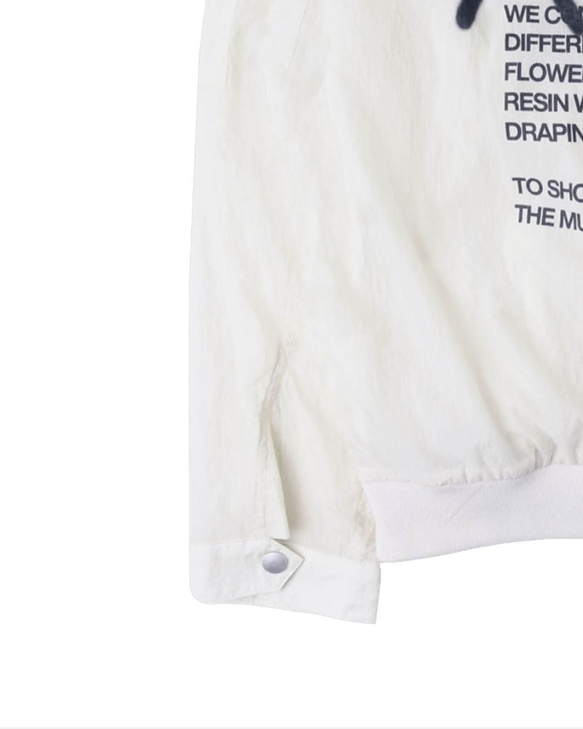 더뮤지엄비지터(THEMUSEUMVISITOR) HEART PRINTED WINDBREAKER (IVORY)