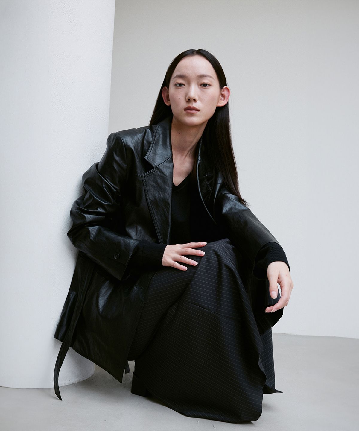 리이(RE RHEE) VEGAN LEATHER SINGLE BREASTED BLAZER BLACK