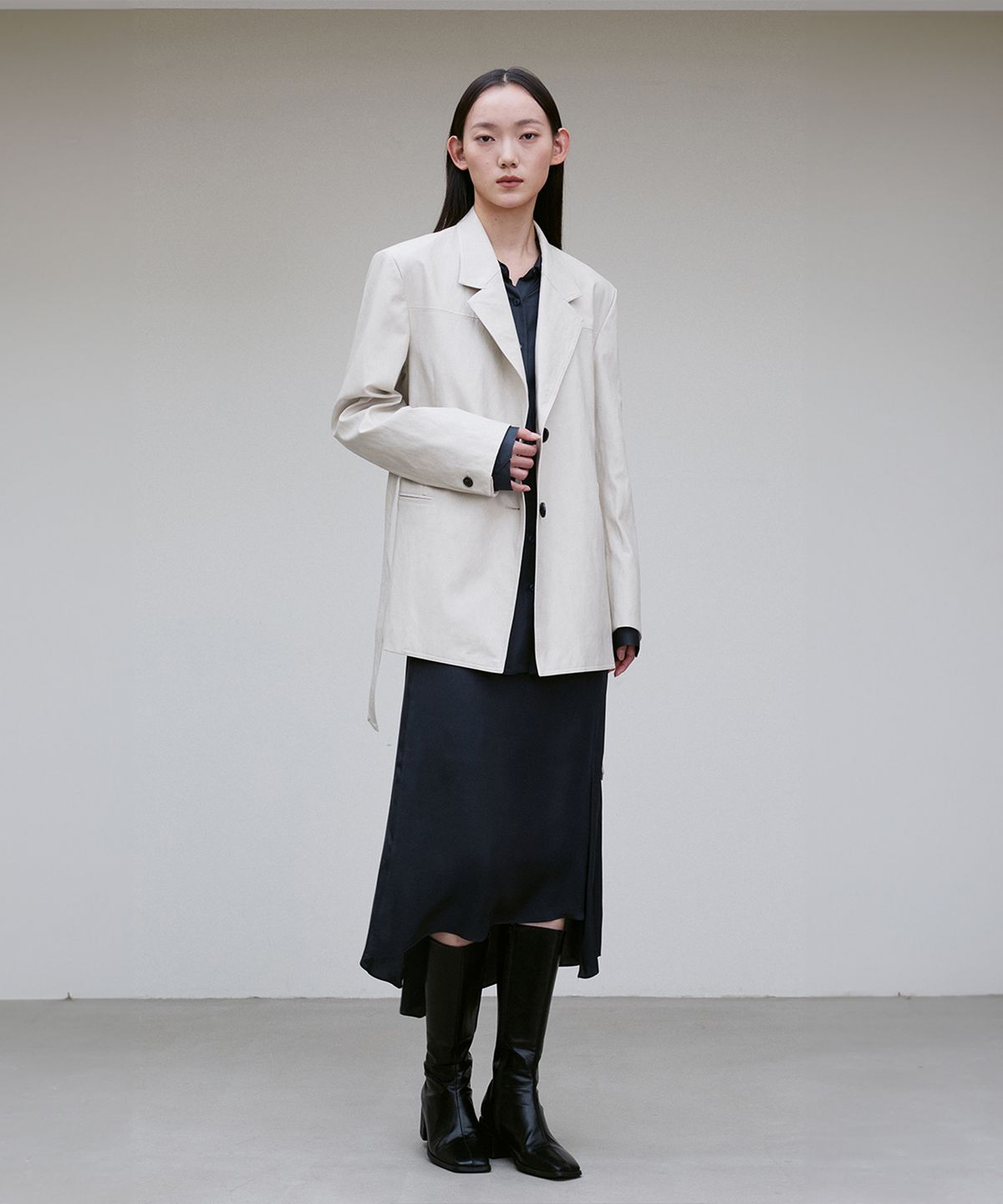 리이(RE RHEE) VEGAN LEATHER SINGLE BREASTED BLAZER CREAM