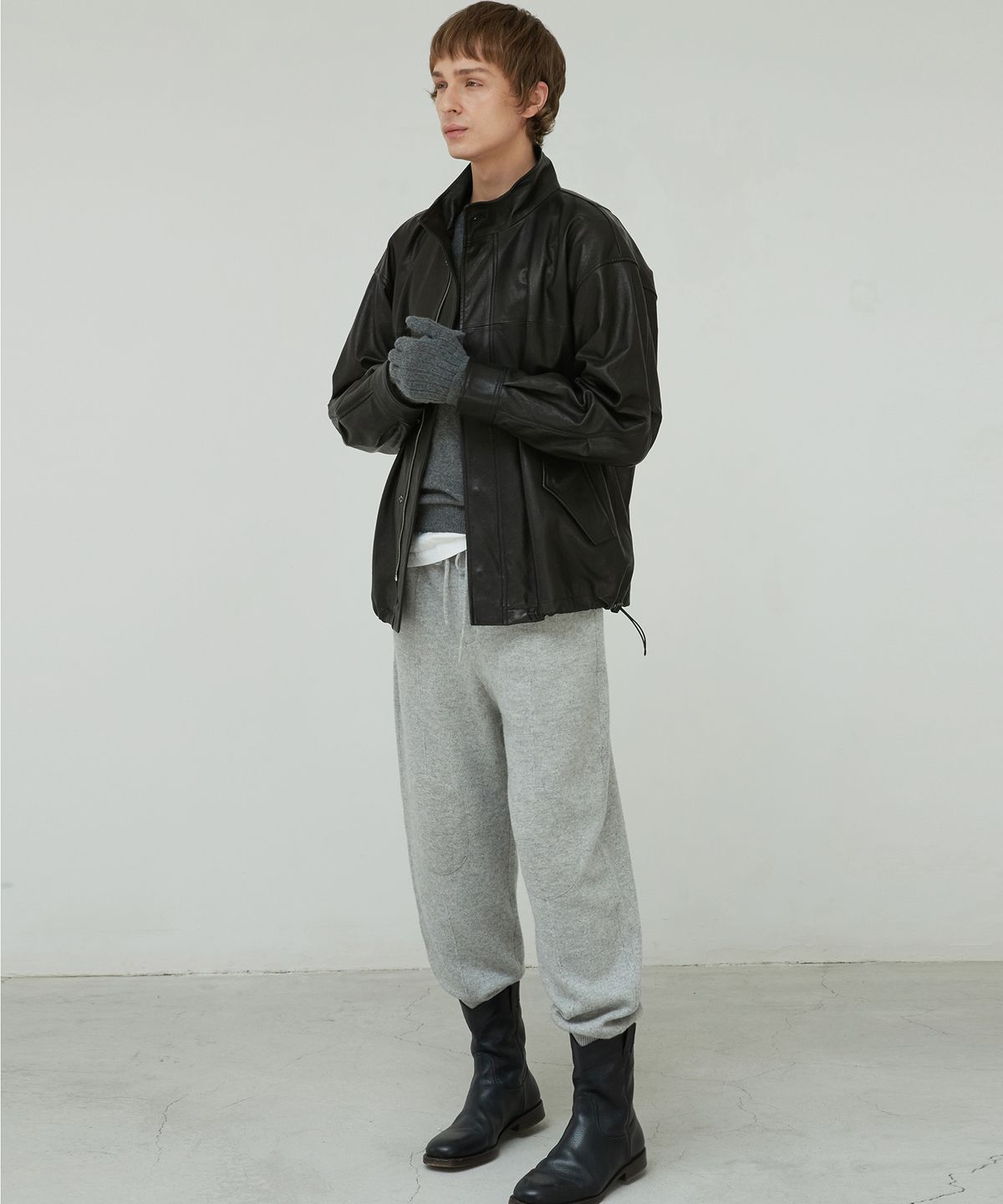 베르데마르(VERDEMAR) 이태리 베지터블 램스킨 하이넥 오버핏 점퍼_블랙