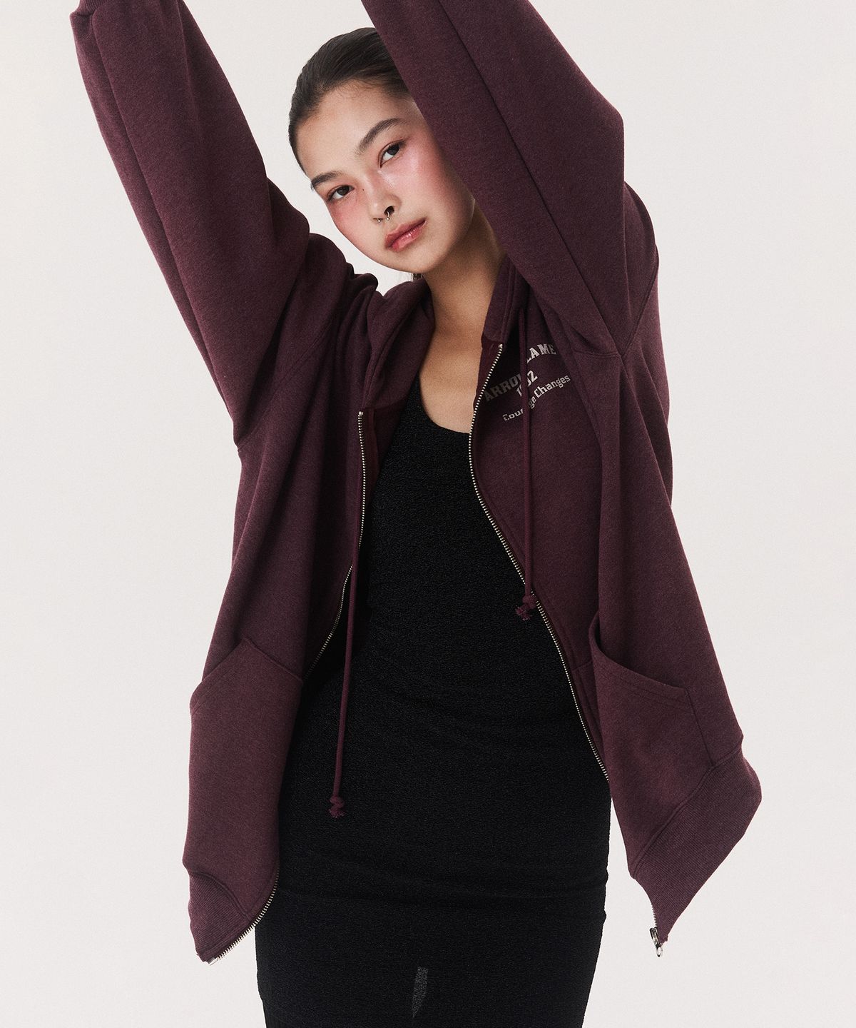 꾸아페(QUAFE) OVER FIT ARROW HOODY ZIP UP_vintage burgundy