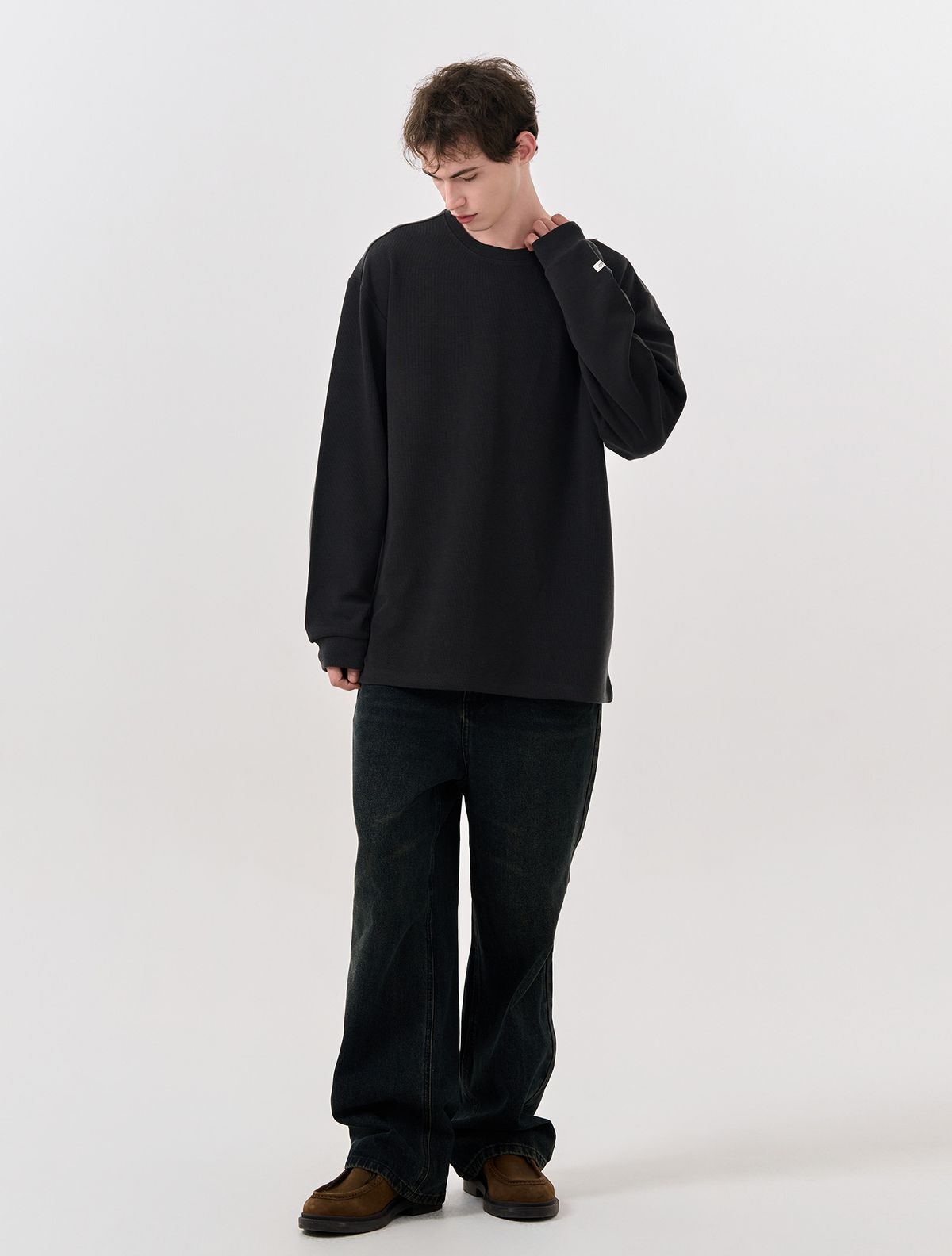 제너럴아이디어(GENERALIDEA) UNISEX 베이직 사카리바 롱 슬리브 티 [CHARCOAL] / SBD3U01007
