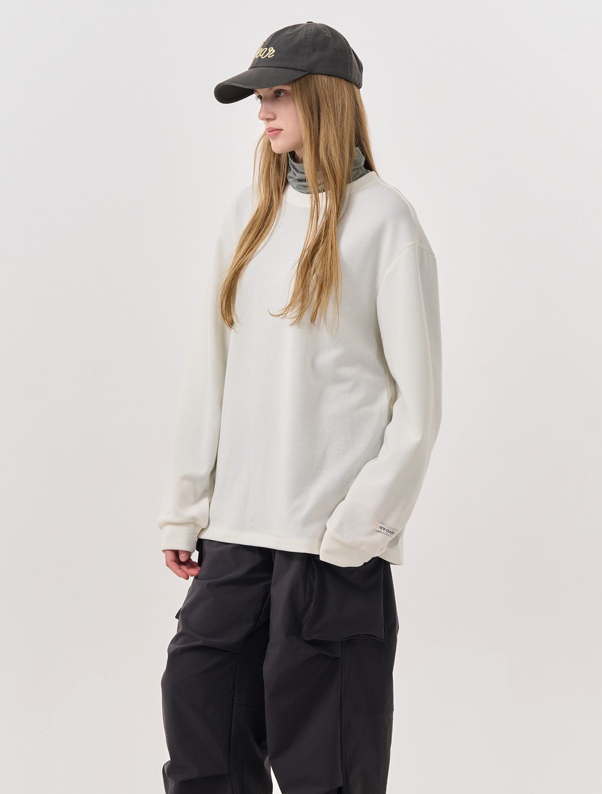 제너럴아이디어(GENERALIDEA) UNISEX 베이직 사카리바 롱 슬리브 티 [WHITE] / SBD3U01007