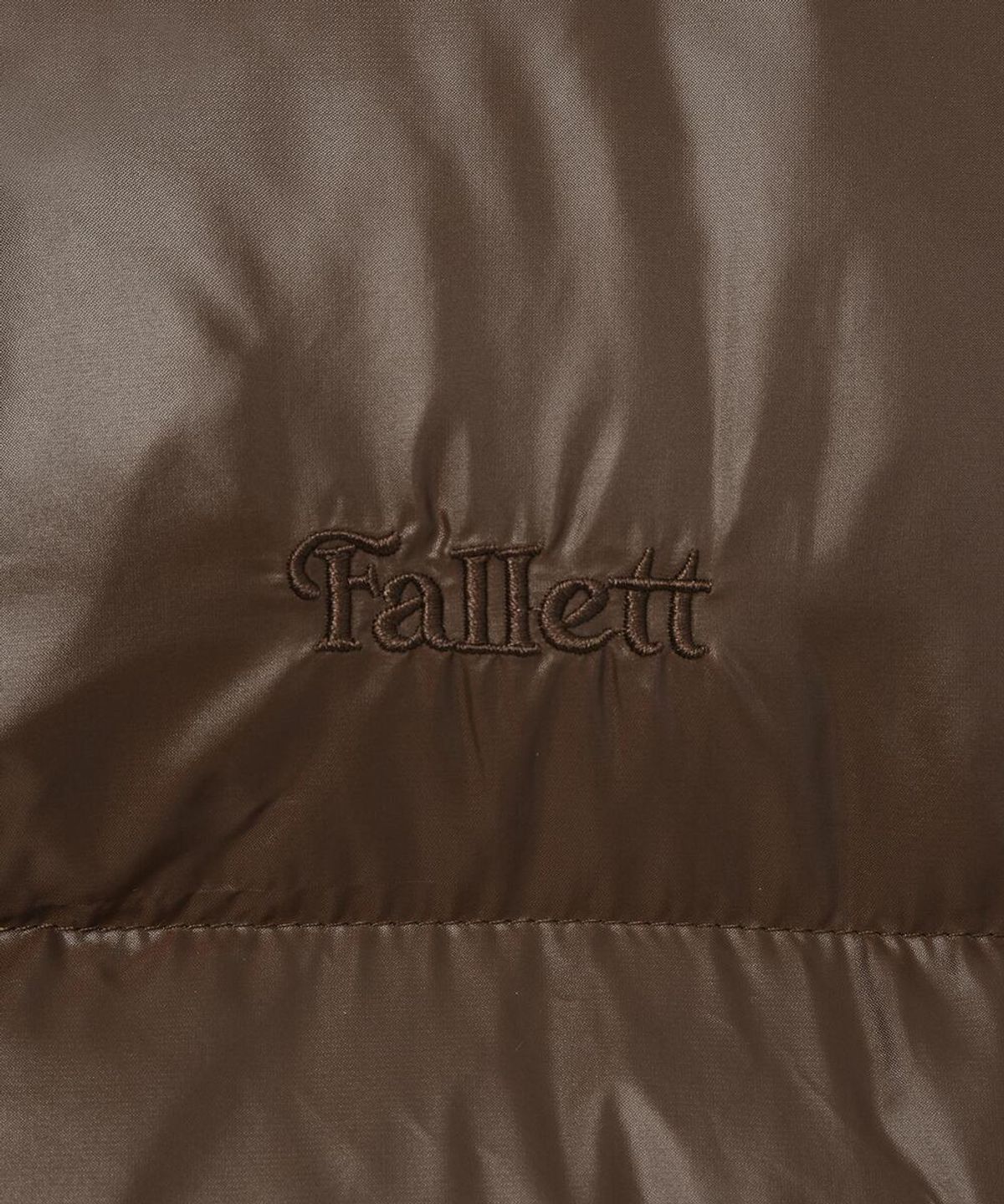 팔렛(FALLETT) 스토리 로고 패딩 베스트 브라운