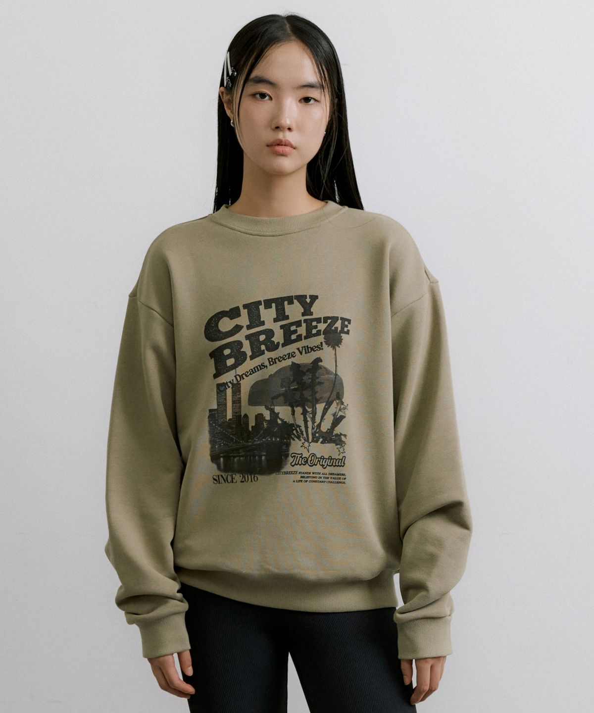 시티브리즈(CITYBREEZE) 에센셜 시티 브릿지 스웨트 셔츠_LIGHT KHAKI