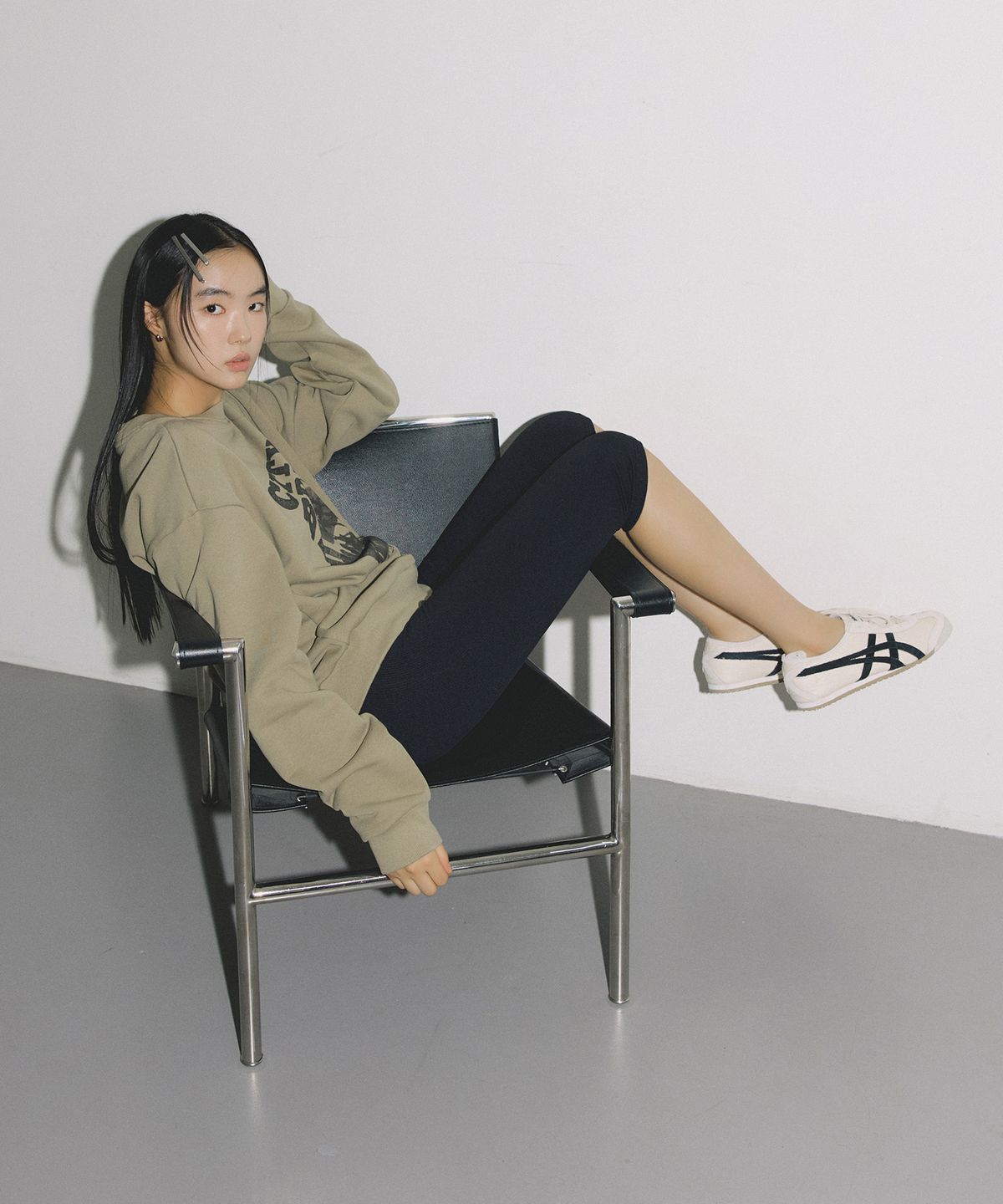시티브리즈(CITYBREEZE) 에센셜 시티 브릿지 스웨트 셔츠_LIGHT KHAKI