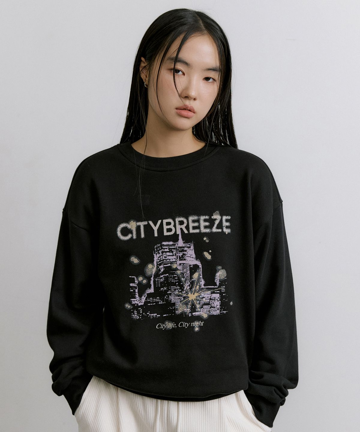 시티브리즈(CITYBREEZE) 에센셜 시티 글로우 스웨트 셔츠_BLACK