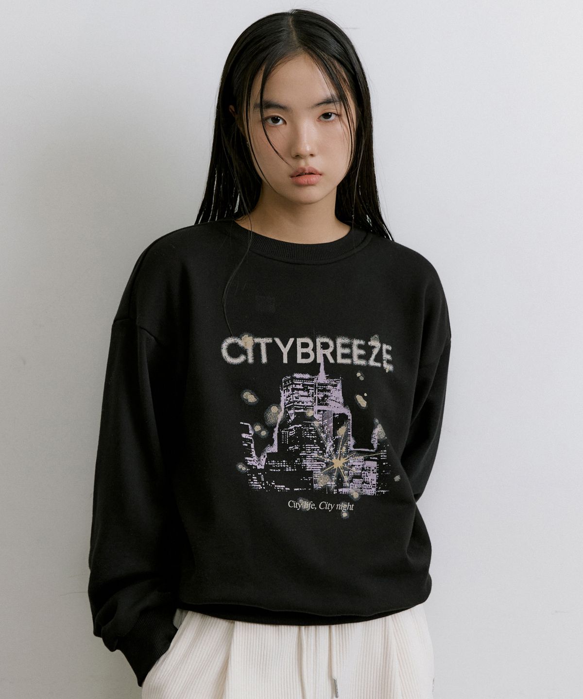 시티브리즈(CITYBREEZE) 에센셜 시티 글로우 스웨트 셔츠_BLACK