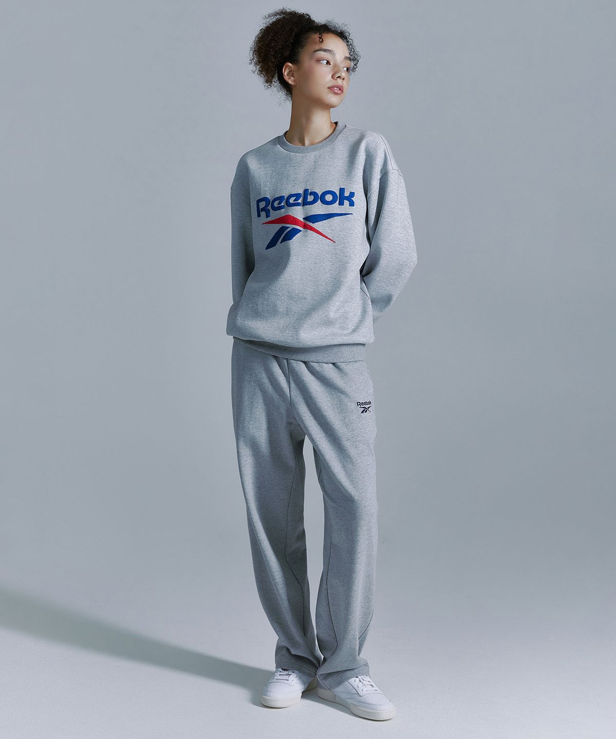 리복(REEBOK) 베이직 맨투맨 - 그레이
