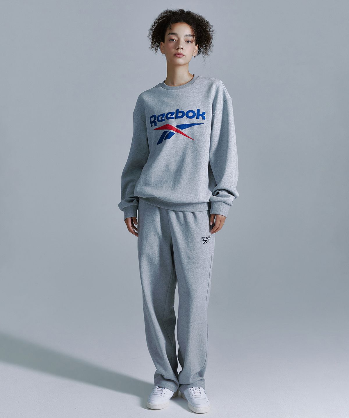 리복(REEBOK) 베이직 맨투맨 - 그레이