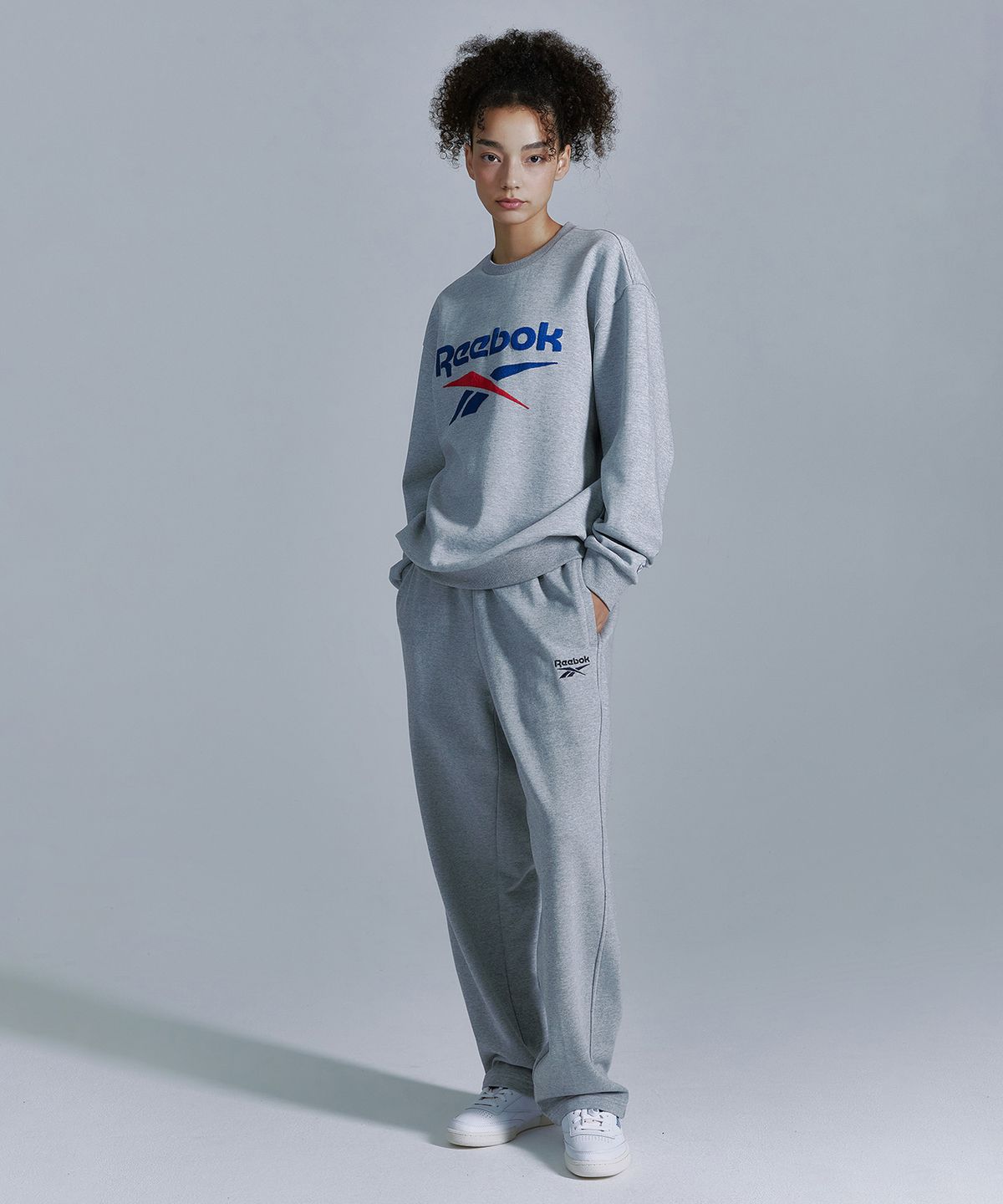 리복(REEBOK) 베이직 맨투맨 - 그레이