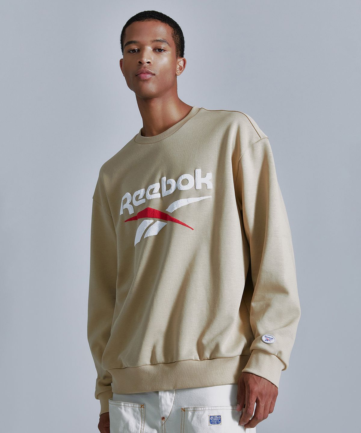 리복(REEBOK) 베이직 맨투맨 - 베이지