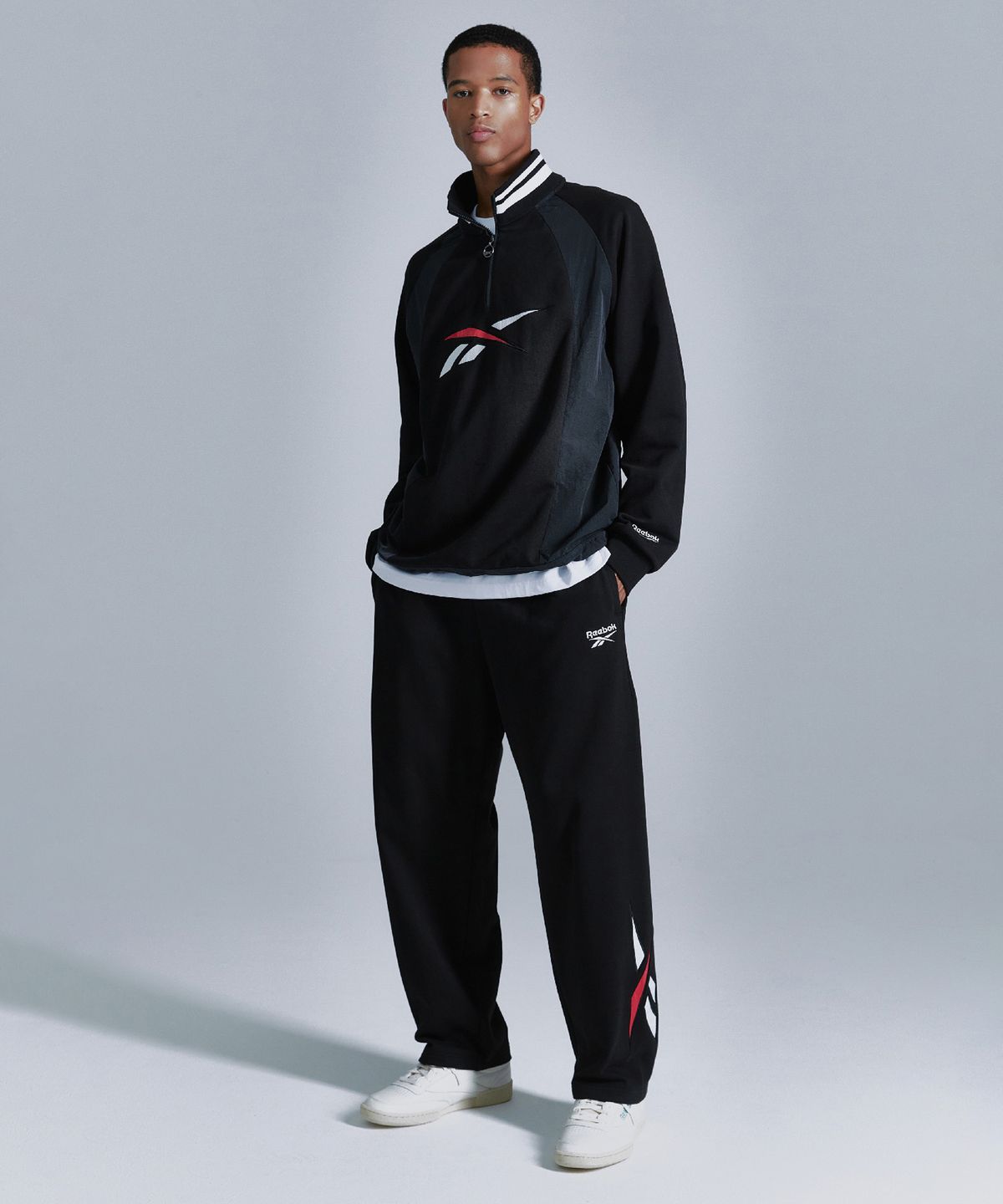 리복(REEBOK) 뉴벡터 하이브리드 하프 집업 - 블랙