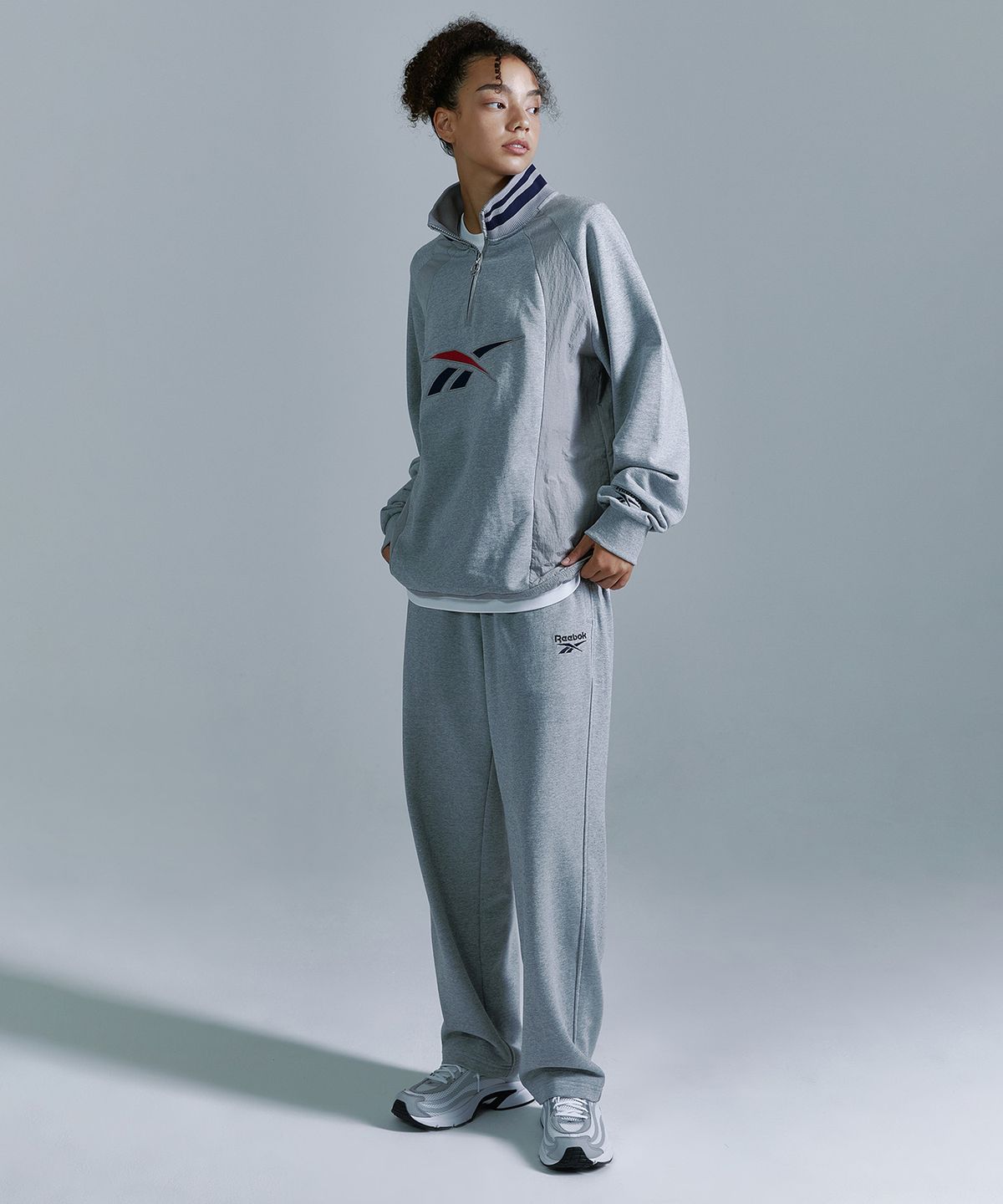 리복(REEBOK) 뉴벡터 하이브리드 하프 집업 - 그레이