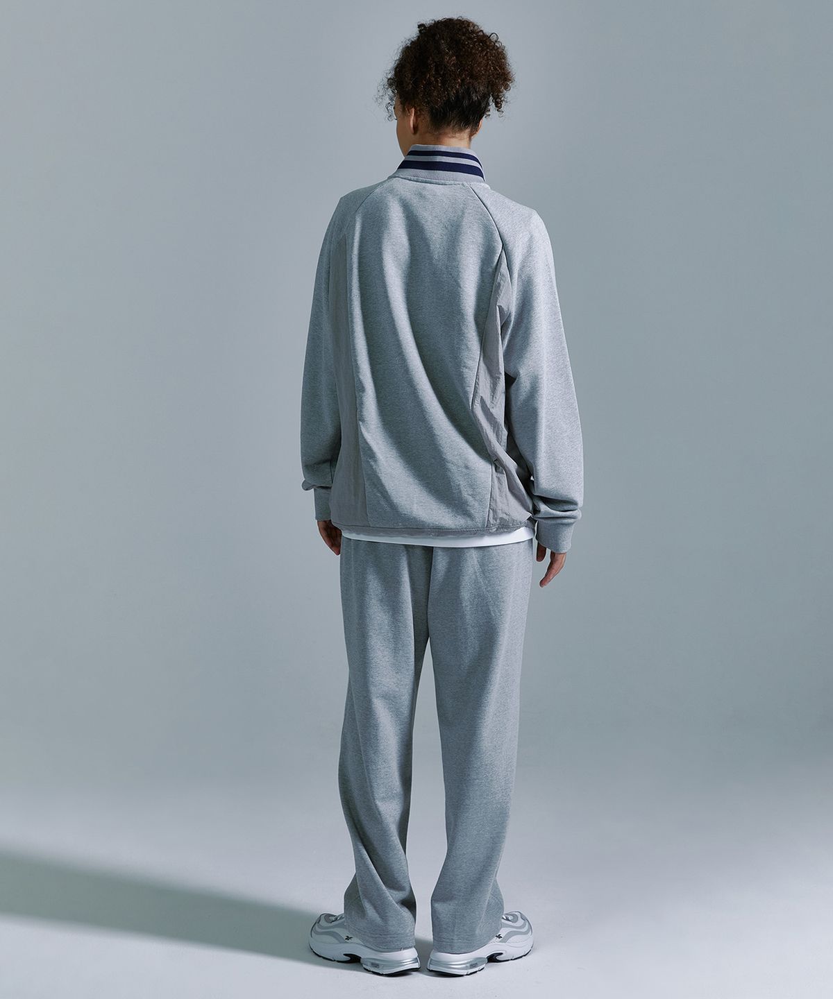 리복(REEBOK) 뉴벡터 하이브리드 하프 집업 - 그레이