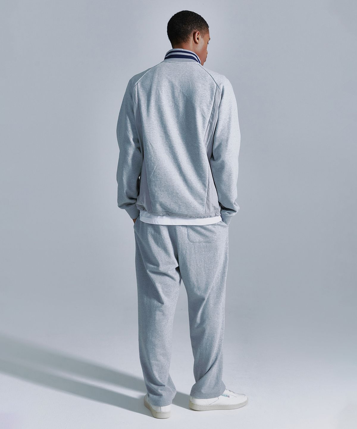 리복(REEBOK) 뉴벡터 하이브리드 하프 집업 - 그레이