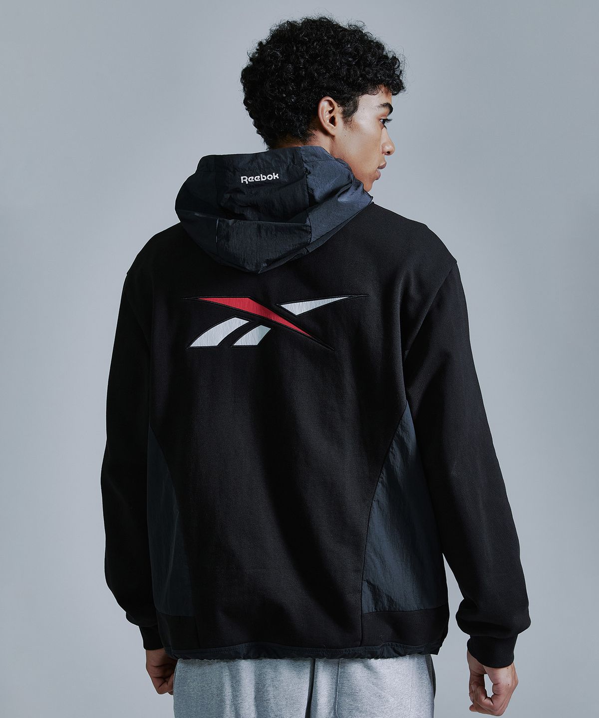 리복(REEBOK) 뉴벡터 하이브리드 후드집업 - 블랙