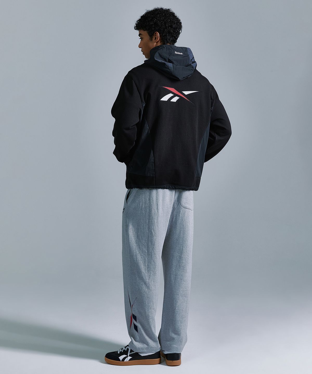 리복(REEBOK) 뉴벡터 하이브리드 후드집업 - 블랙