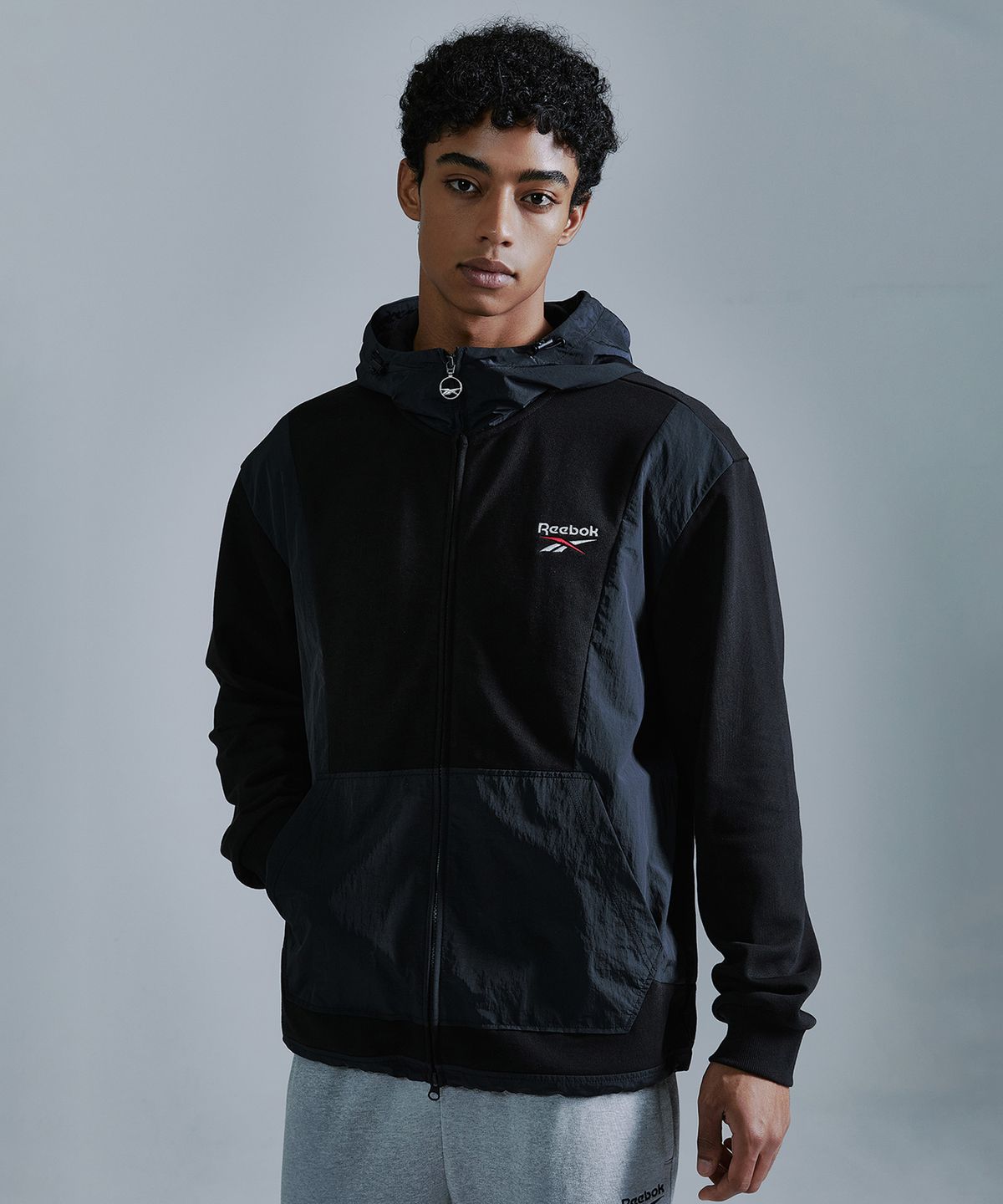 리복(REEBOK) 뉴벡터 하이브리드 후드집업 - 블랙