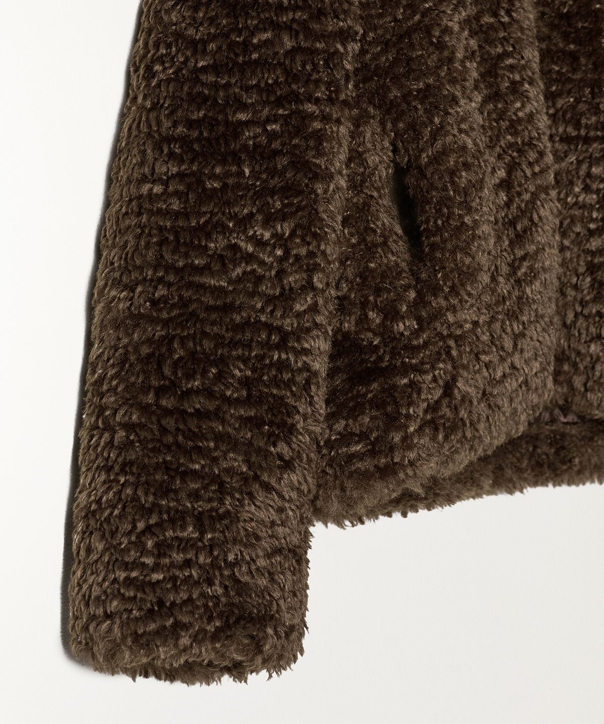 튜드먼트(TTUDEMENT) TEDDY FUR JUMPER DARK BROWN
