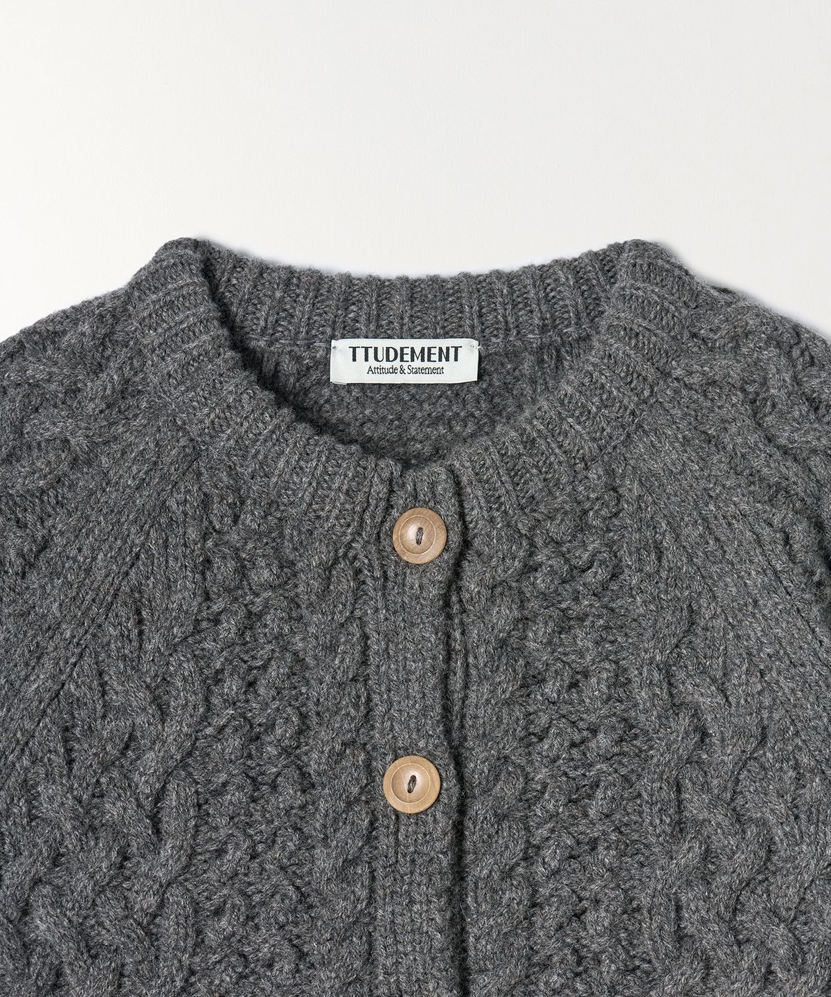튜드먼트(TTUDEMENT) CABLE CARDIGAN CHARCOAL