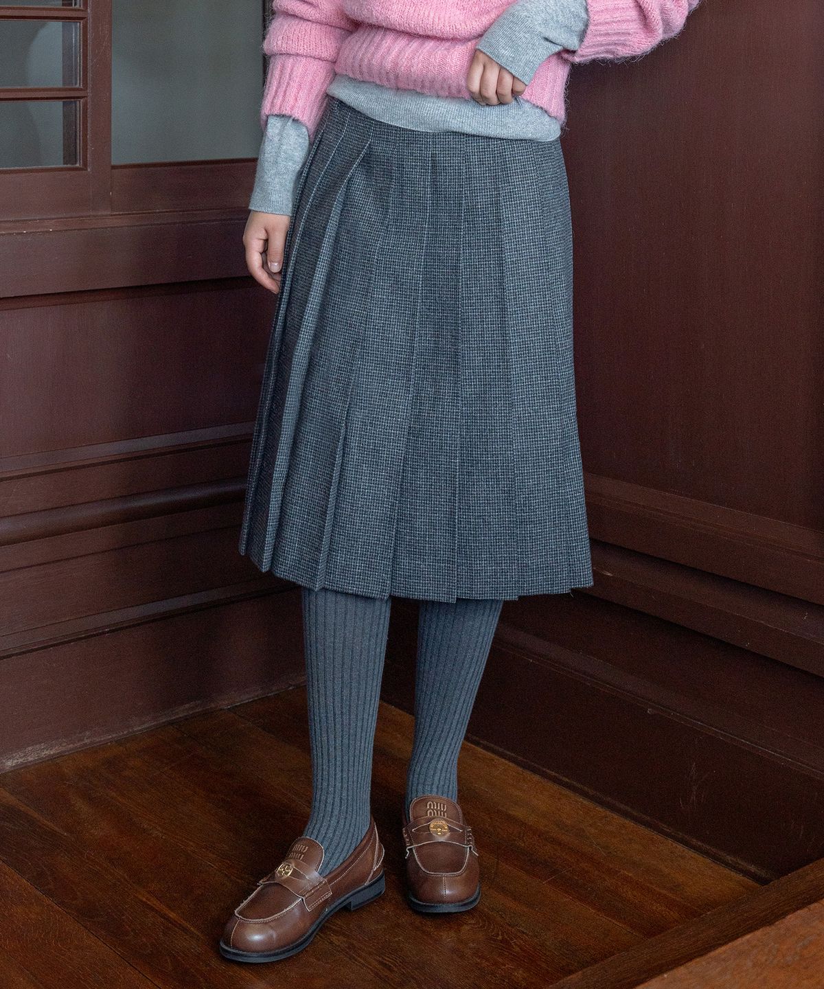 튜드먼트(TTUDEMENT) CHECK PLEATED MIDI SKIRT CHARCOAL