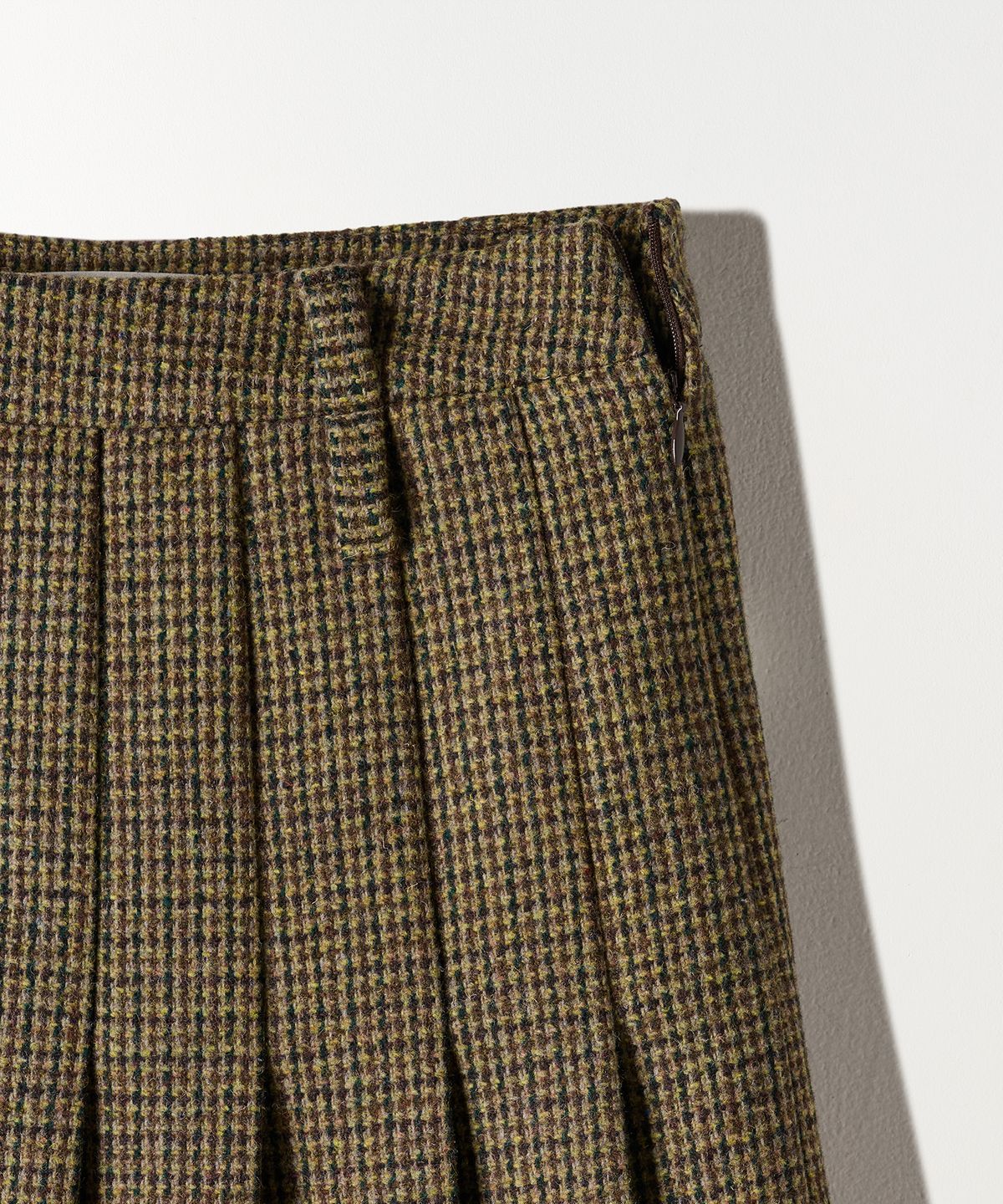 튜드먼트(TTUDEMENT) CHECK PLEATED MIDI SKIRT BROWN