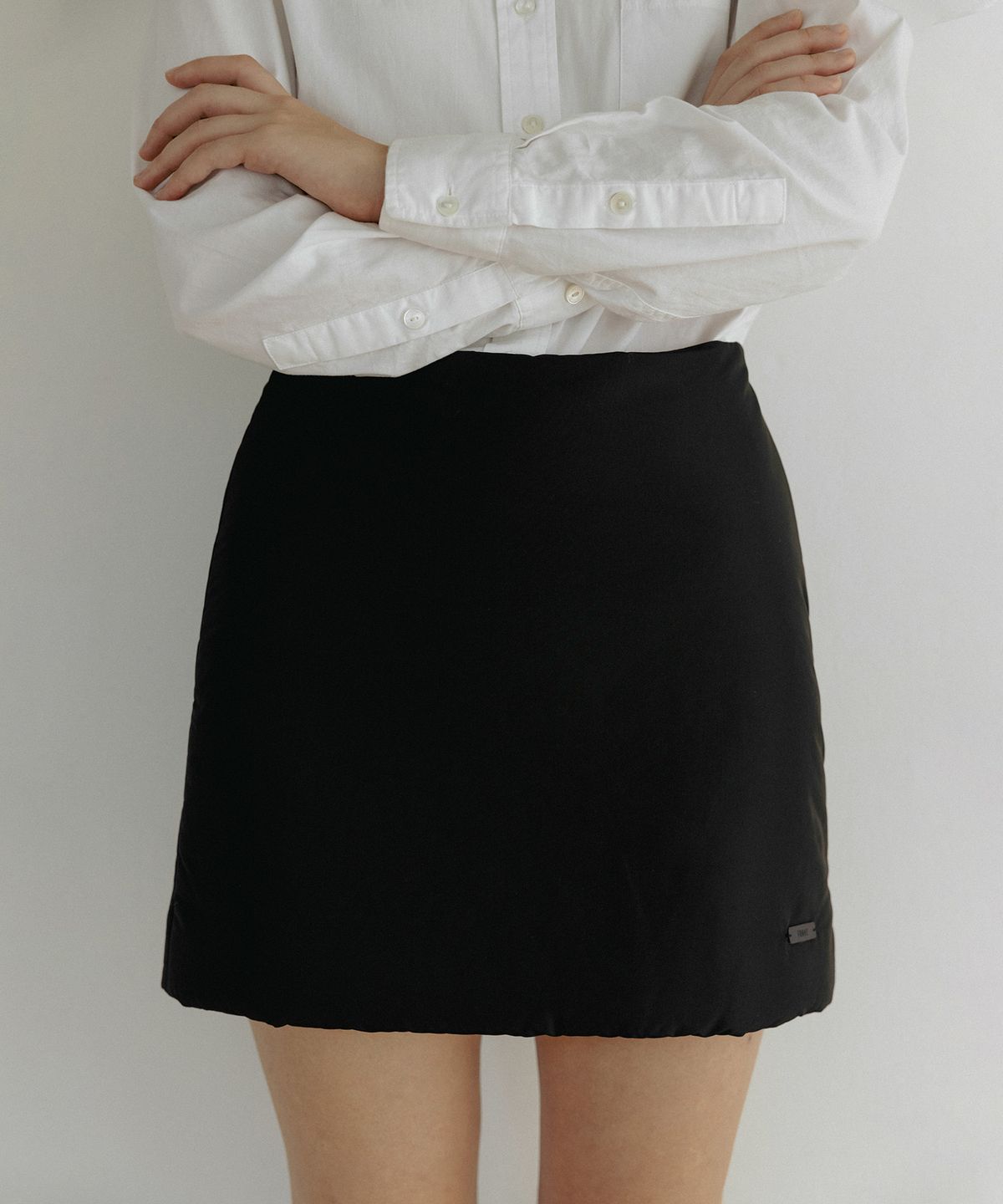 튜드먼트(TTUDEMENT) PADDED MINI SKIRT BLACK