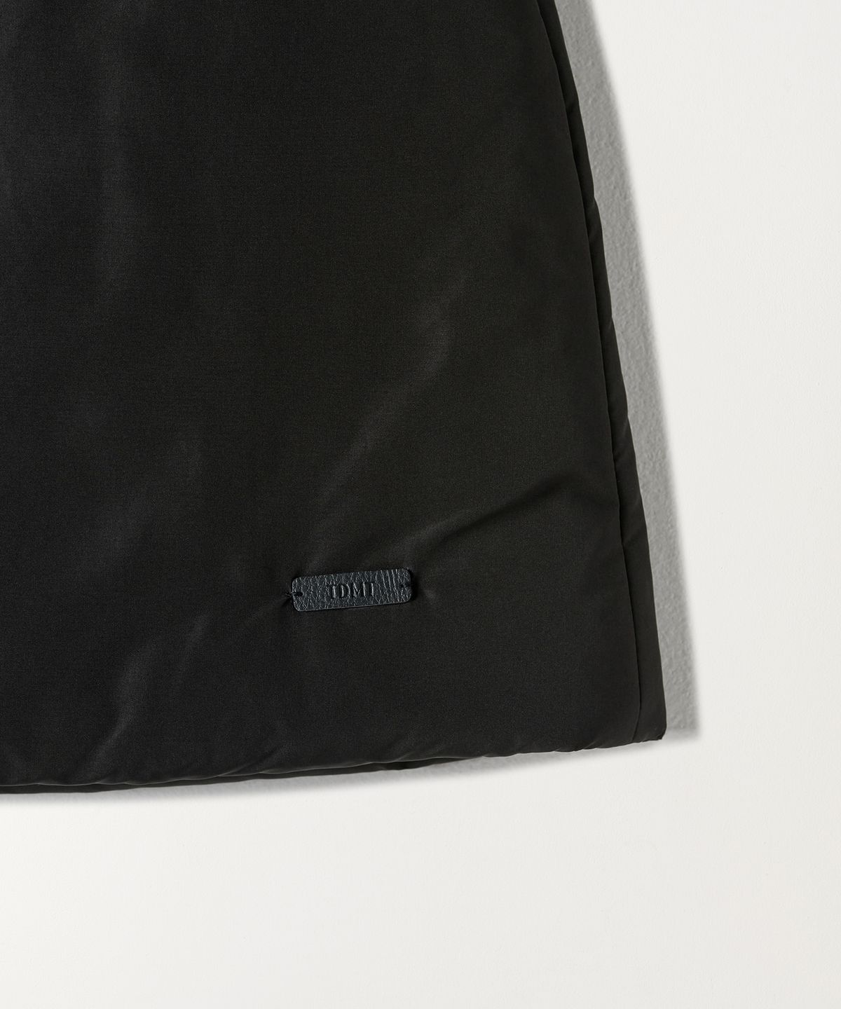 튜드먼트(TTUDEMENT) PADDED MINI SKIRT BLACK