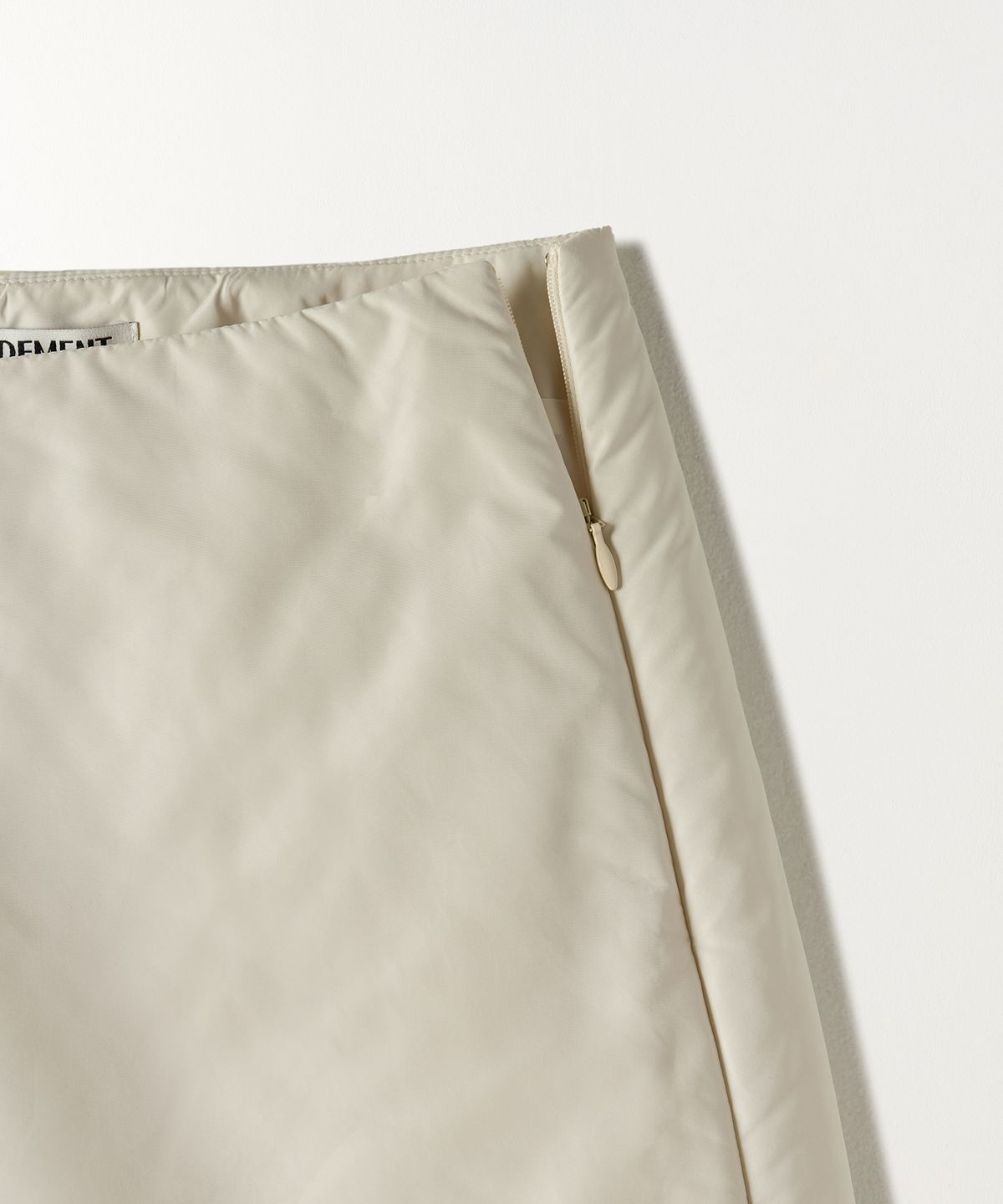 튜드먼트(TTUDEMENT) PADDED MINI SKIRT CREAM