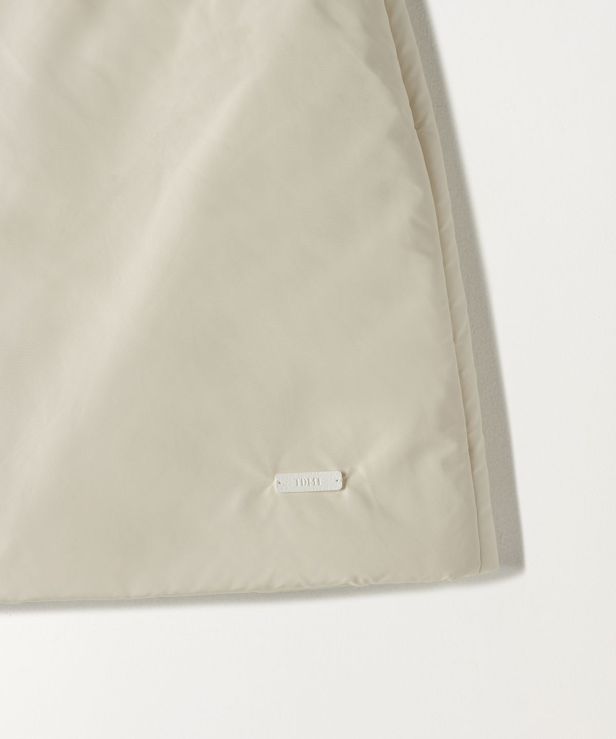 튜드먼트(TTUDEMENT) PADDED MINI SKIRT CREAM