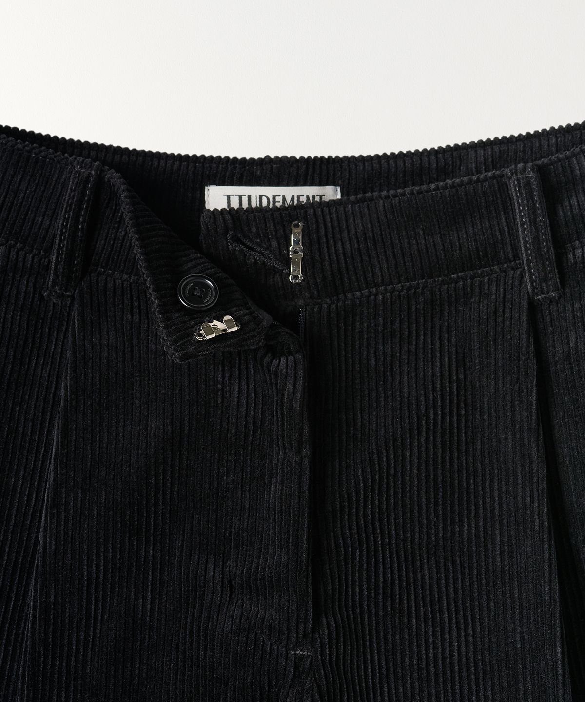 튜드먼트(TTUDEMENT) CORDUROY SHORTS BLACK