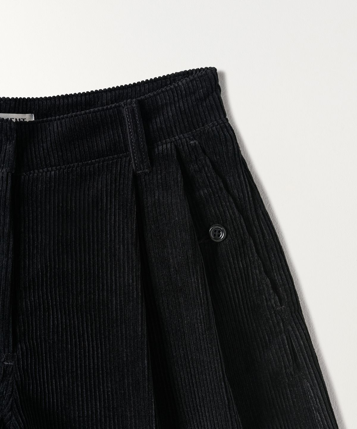 튜드먼트(TTUDEMENT) CORDUROY SHORTS BLACK