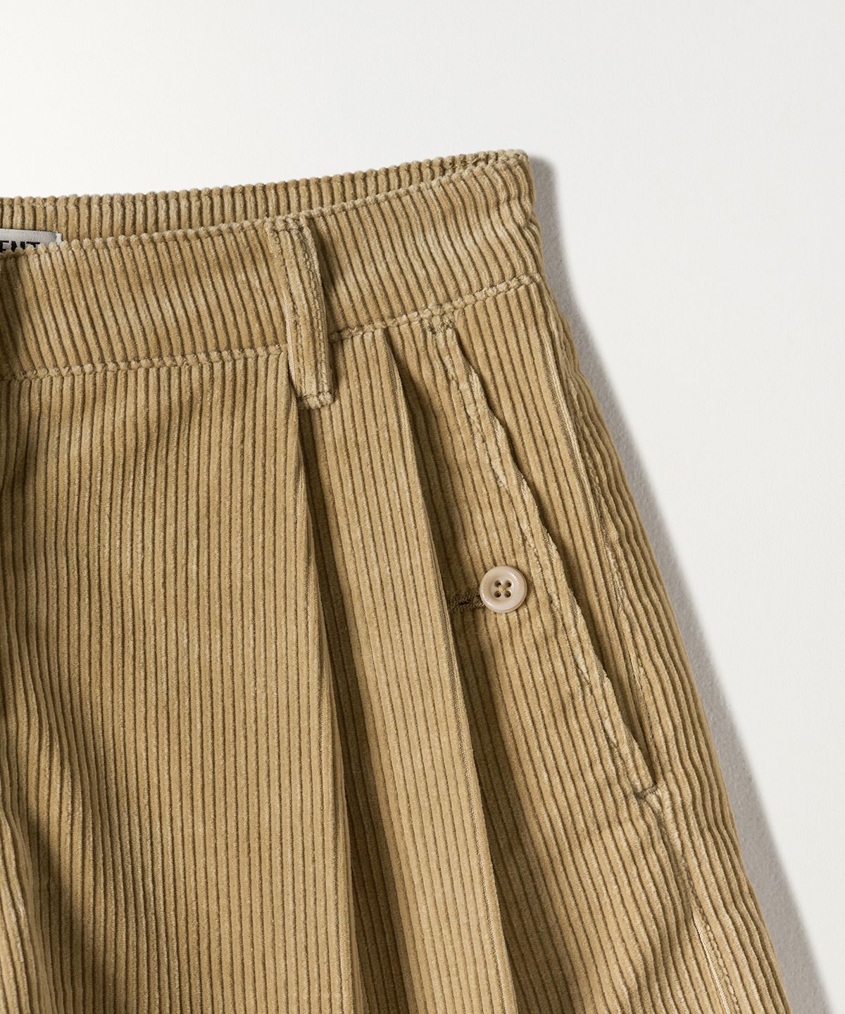 튜드먼트(TTUDEMENT) CORDUROY SHORTS BEIGE