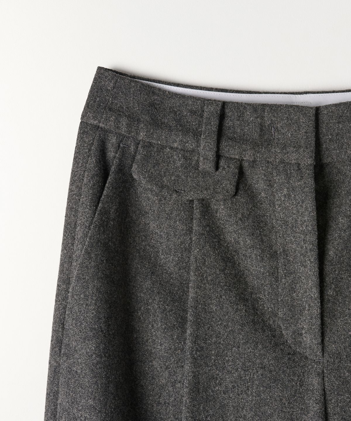 튜드먼트(TTUDEMENT) WOOL ONE-TUCK WIDE SLACKS CHARCOAL