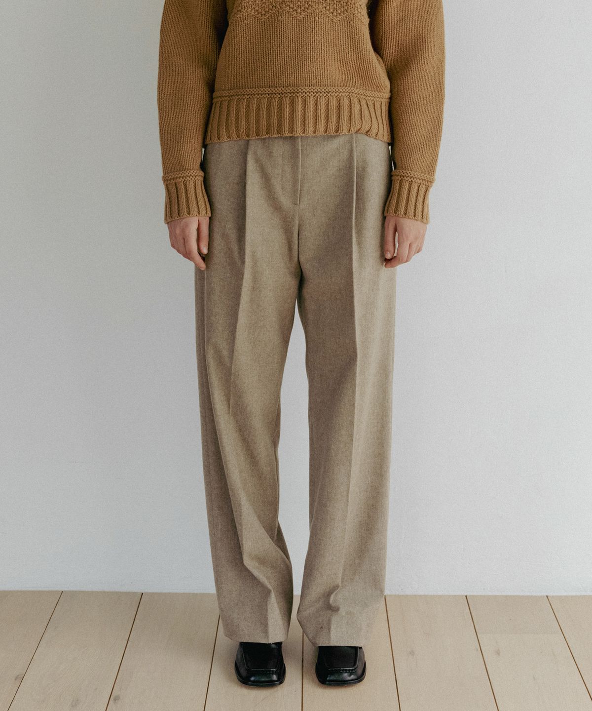 튜드먼트(TTUDEMENT) WOOL ONE-TUCK WIDE SLACKS BEIGE