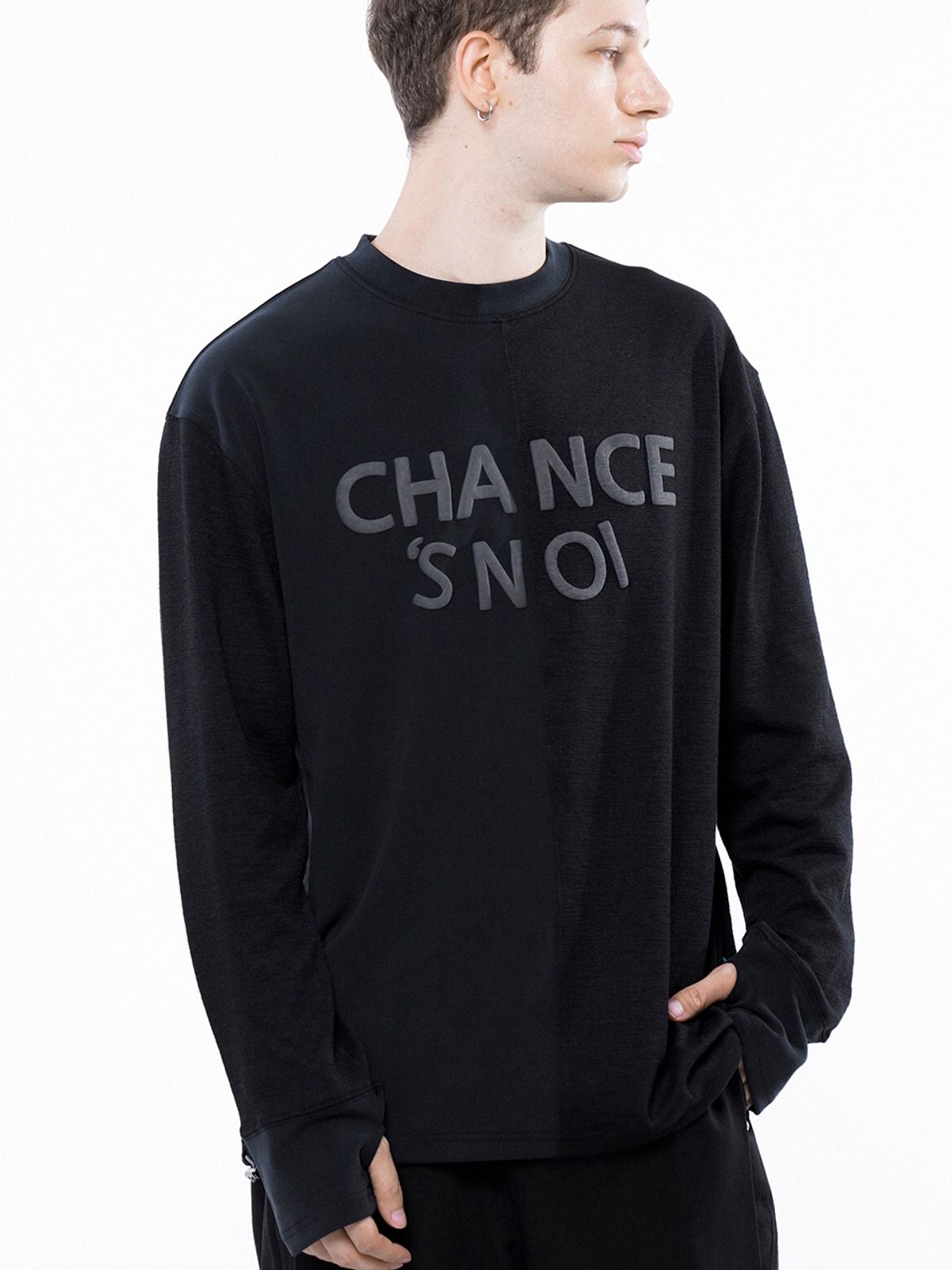 챈세스노이(CHANCE'S NOI) Snoi Reverse Slev Crew-neck Sweat - Black Navy /M243MT01BK
