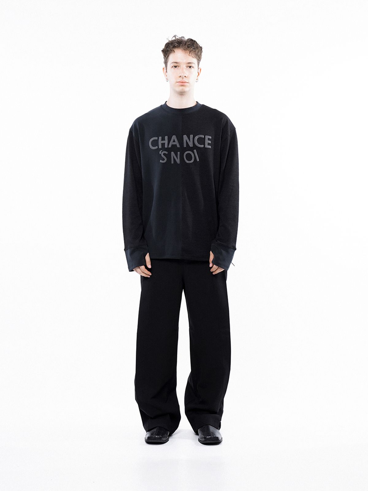 챈세스노이(CHANCE'S NOI) Snoi Reverse Slev Crew-neck Sweat - Black Navy /M243MT01BK