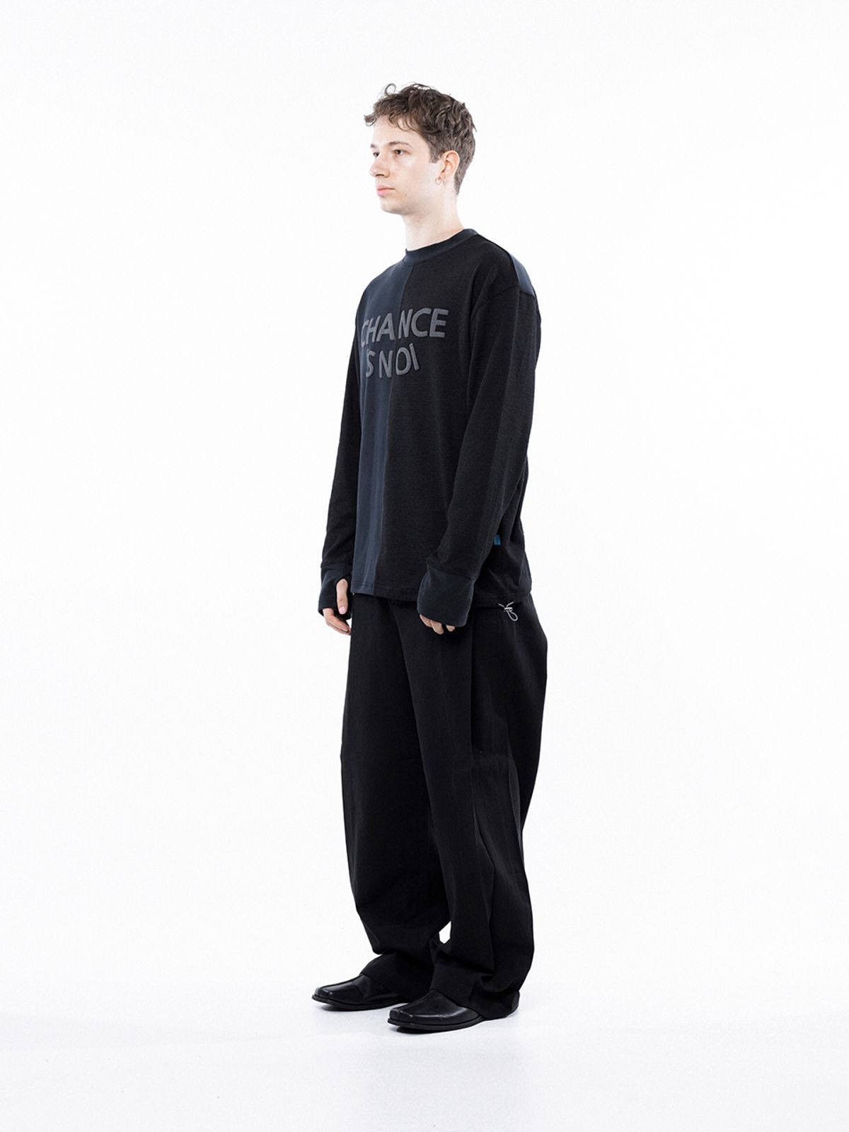 챈세스노이(CHANCE'S NOI) Snoi Reverse Slev Crew-neck Sweat - Black Navy /M243MT01BK