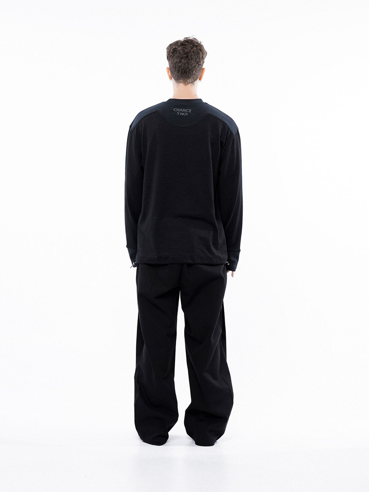챈세스노이(CHANCE'S NOI) Snoi Reverse Slev Crew-neck Sweat - Black Navy /M243MT01BK