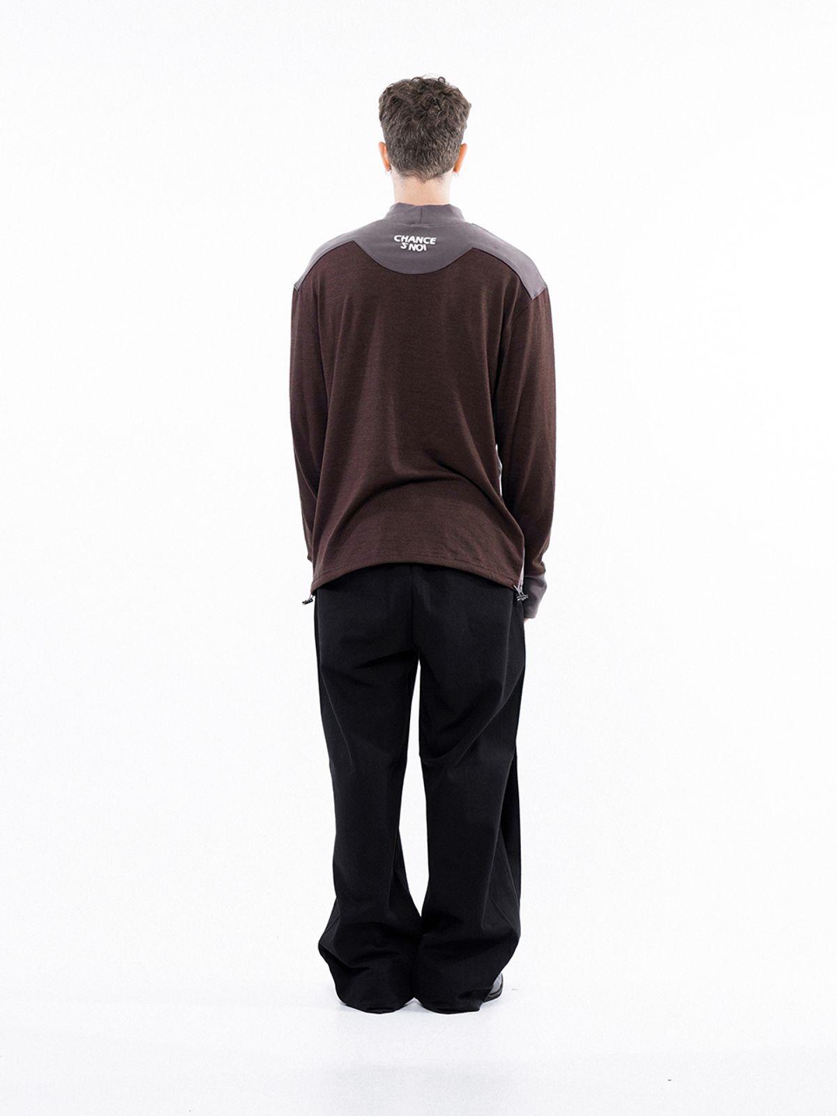 챈세스노이(CHANCE'S NOI) Circle Reverse Slev Hlaf-neck Sweat - Brown /M243MT03BR