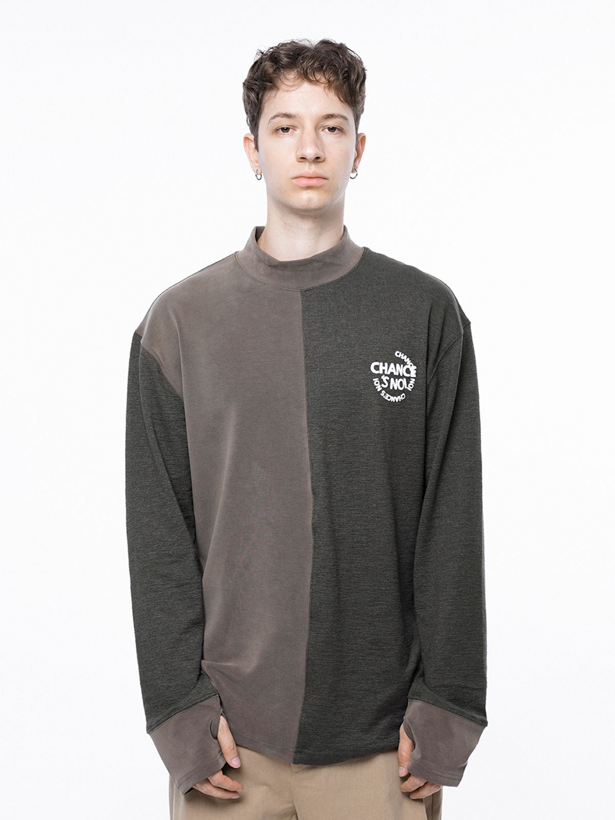 챈세스노이(CHANCE'S NOI) Circle Reverse Slev Hlaf-neck Sweat - Khaki Beige /M243MT03KA