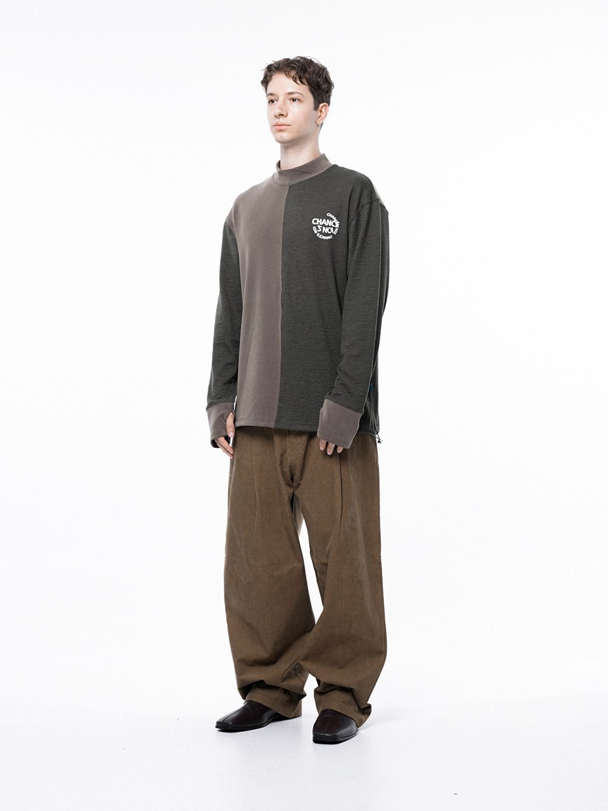 챈세스노이(CHANCE'S NOI) Circle Reverse Slev Hlaf-neck Sweat - Khaki Beige /M243MT03KA