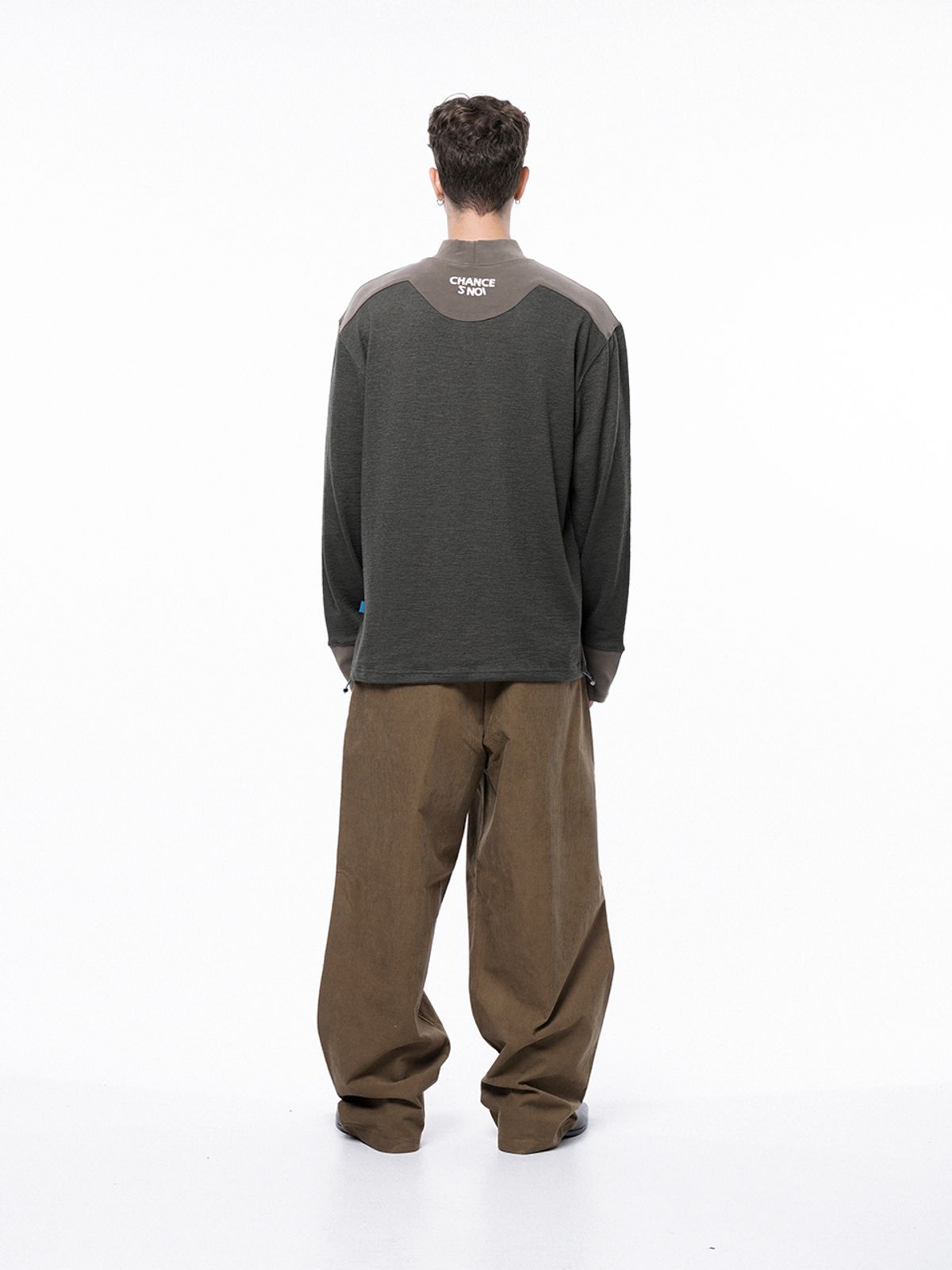 챈세스노이(CHANCE'S NOI) Circle Reverse Slev Hlaf-neck Sweat - Khaki Beige /M243MT03KA